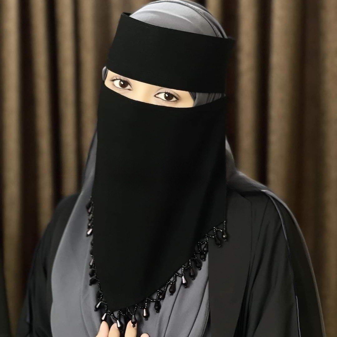 Karchupi V Shape Niqab Muslim Hijab | Arabian V-Shape Face Veil with Tassel Pendant | Premium Dubai Cherry Fabric Stylish Islamic Niqab thumbnail 3