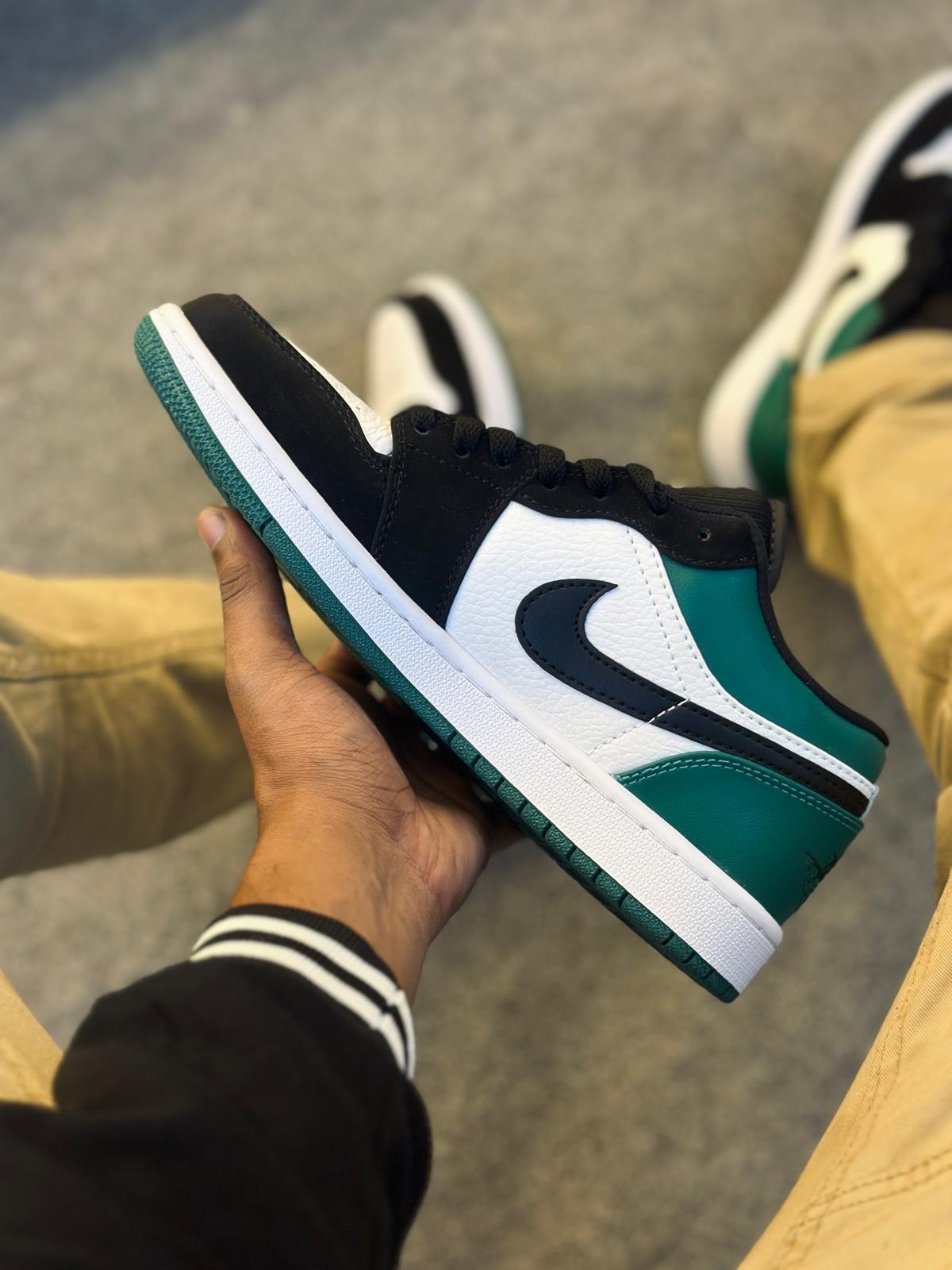 AJ1 Low Mystic Green thumbnail 5
