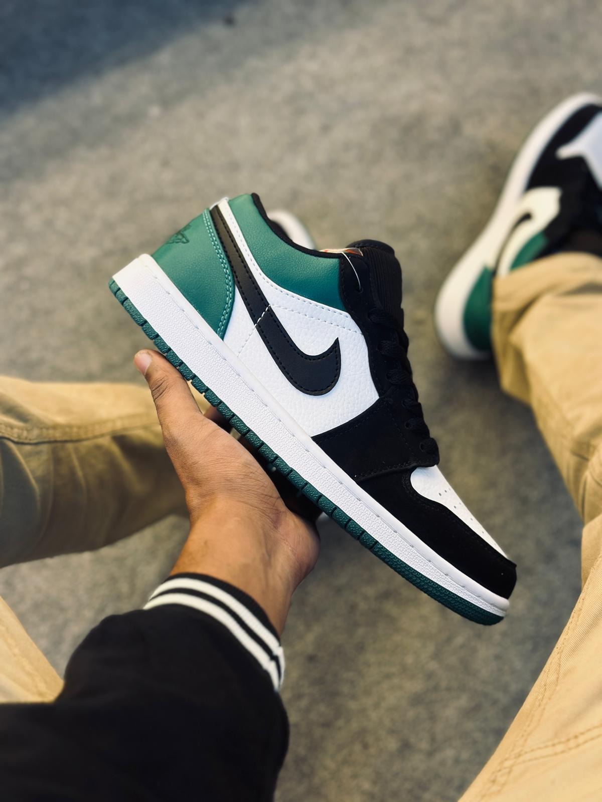 AJ1 Low Mystic Green thumbnail 4