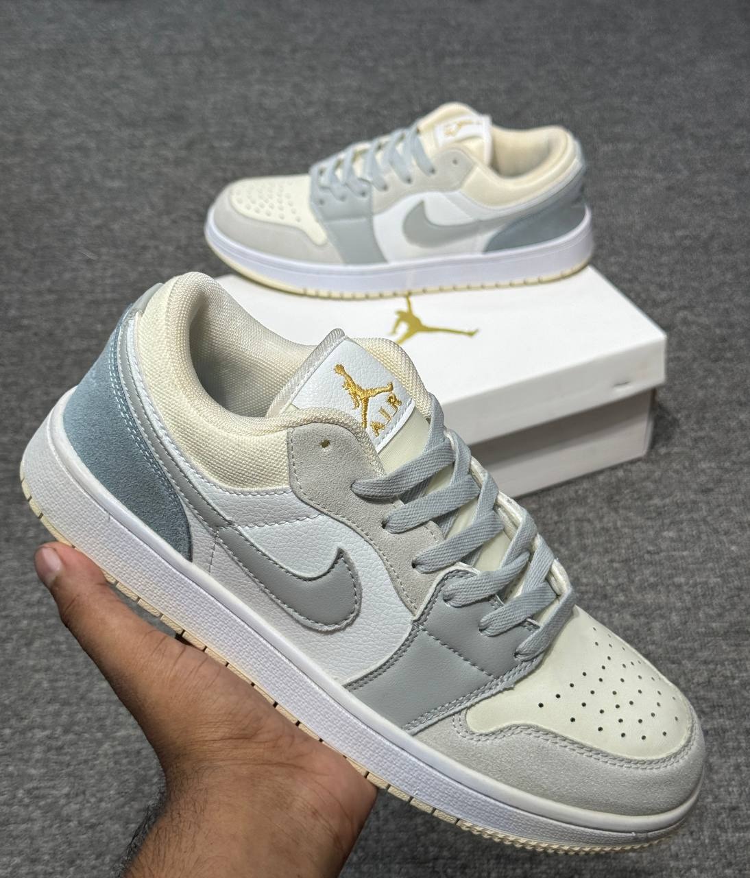 AJ1 Low Paris thumbnail 2