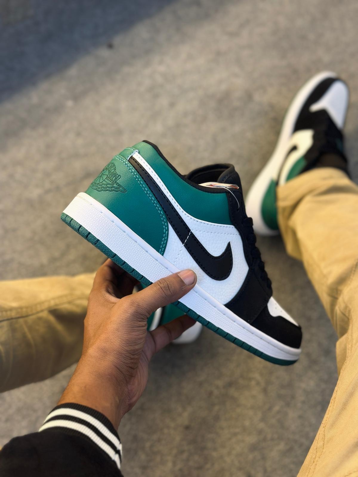 AJ1 Low Mystic Green thumbnail 2
