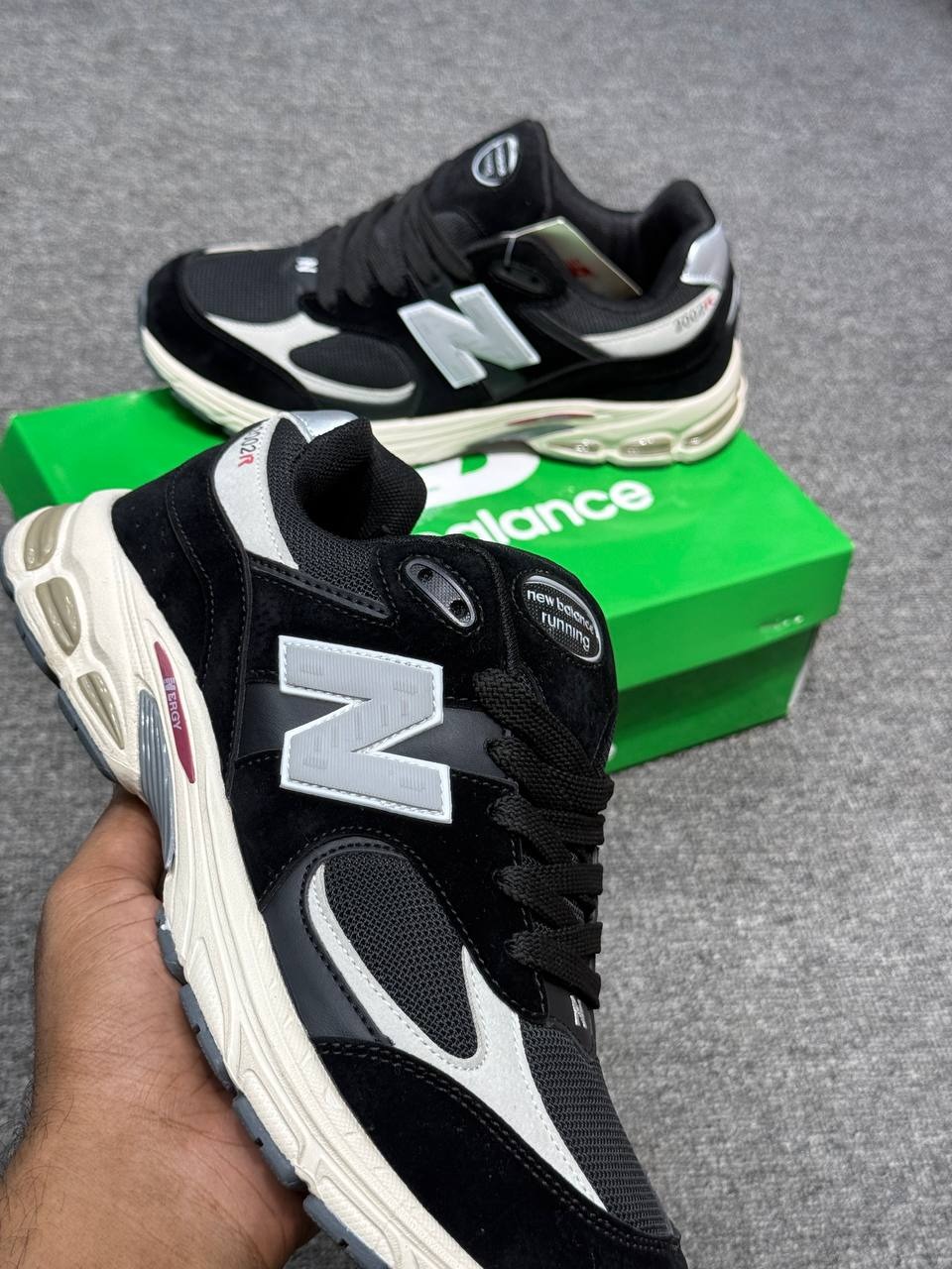 NB 2002r Black thumbnail 4