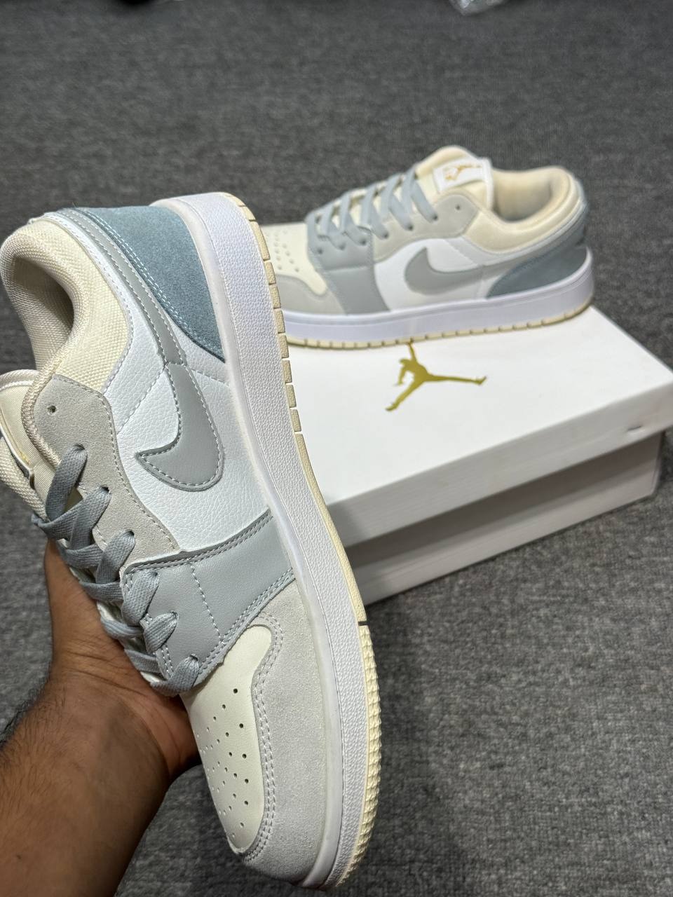 AJ1 Low Paris thumbnail 3