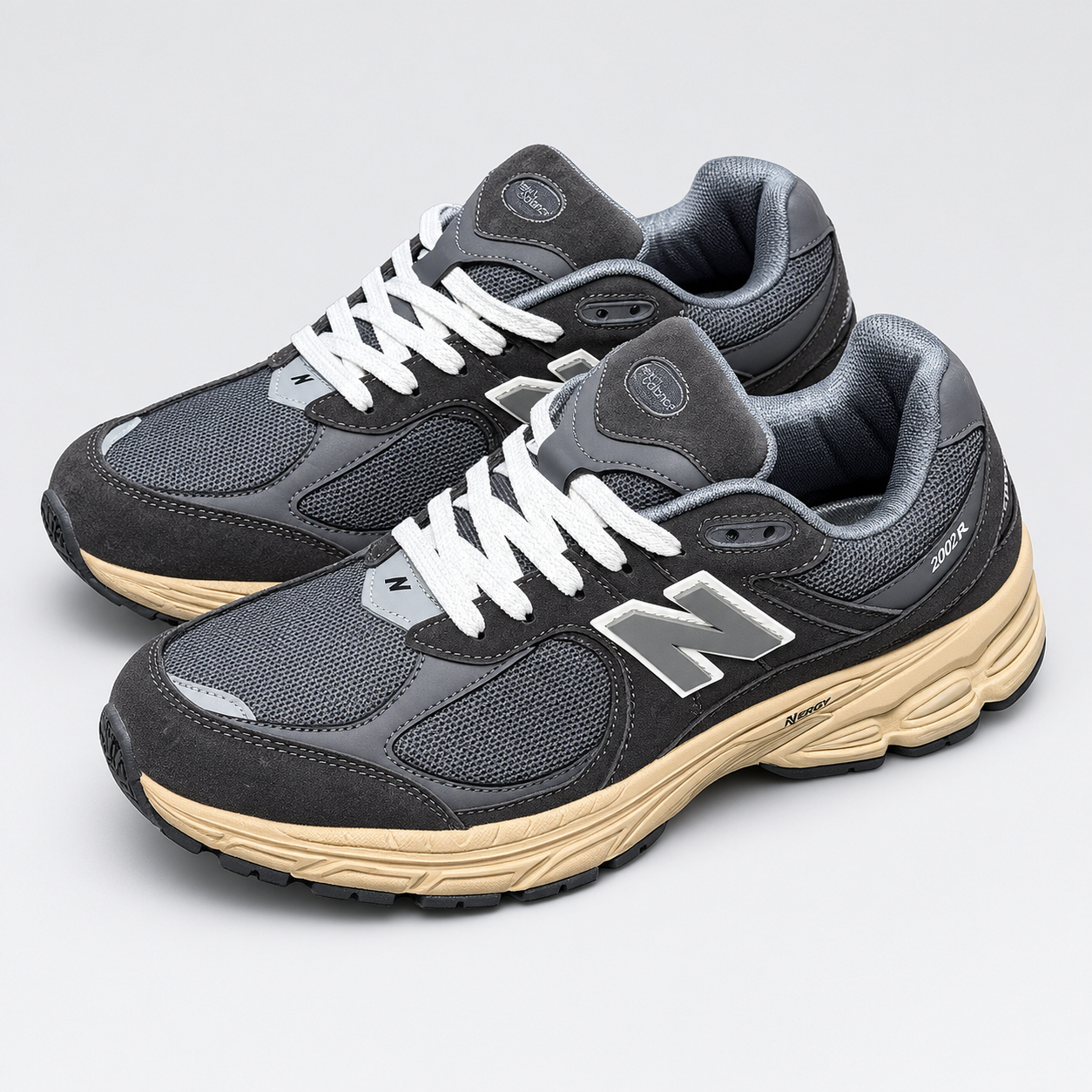 NB 2002r Deep Grey