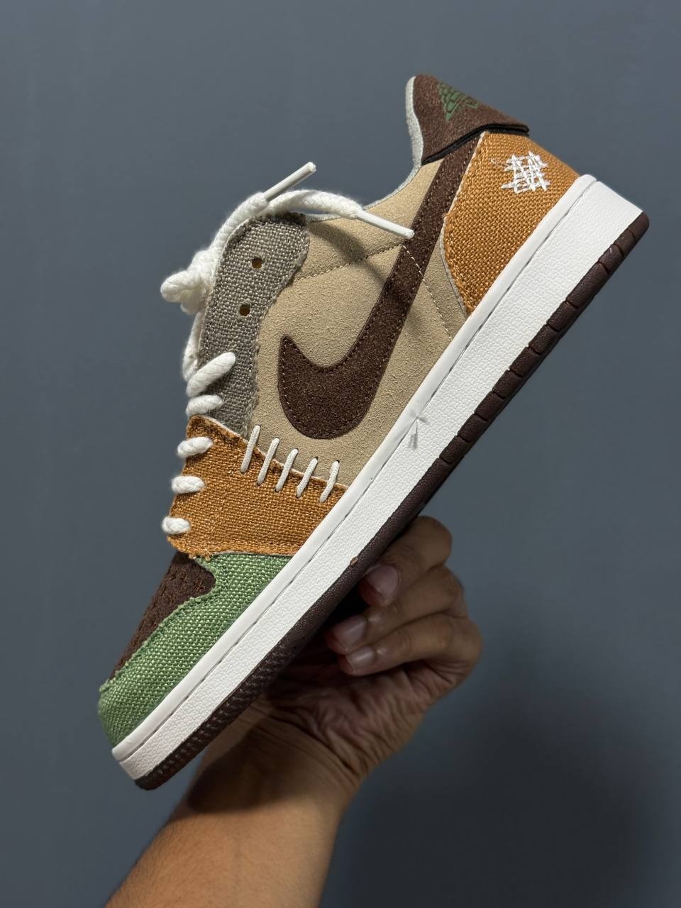 AJ-1 Low Zion thumbnail 4