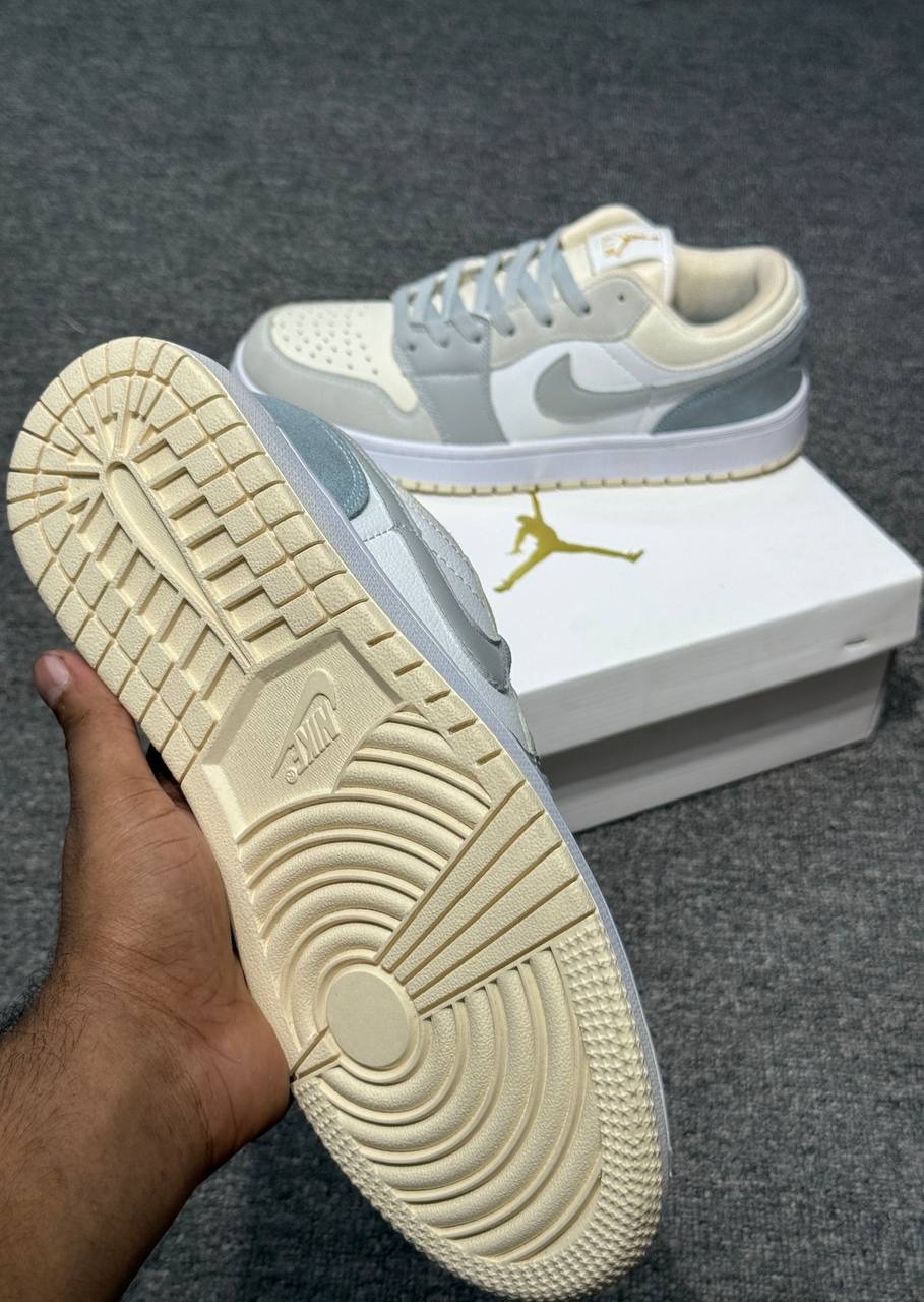 AJ1 Low Paris thumbnail 5