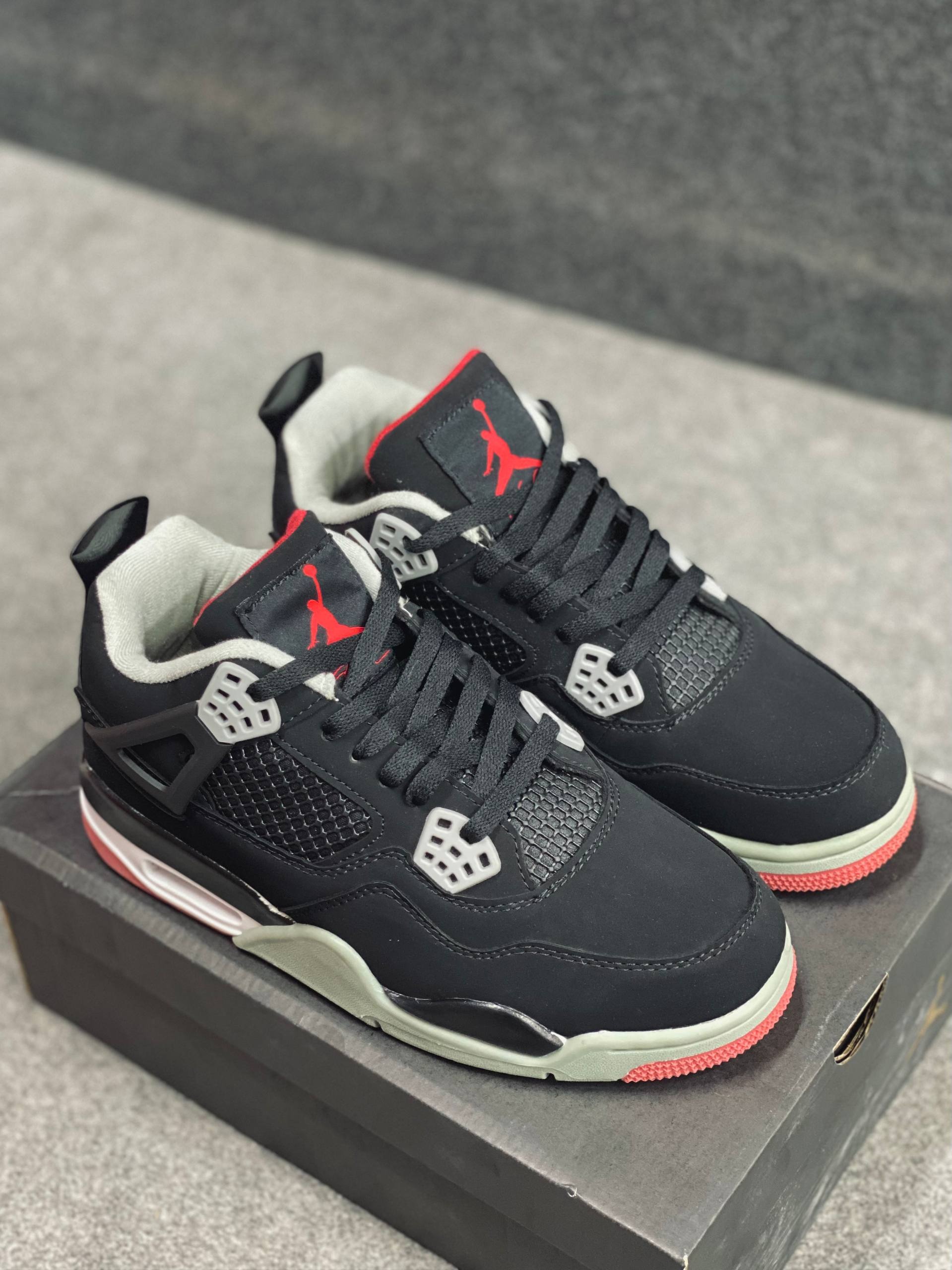 J4 Bred
