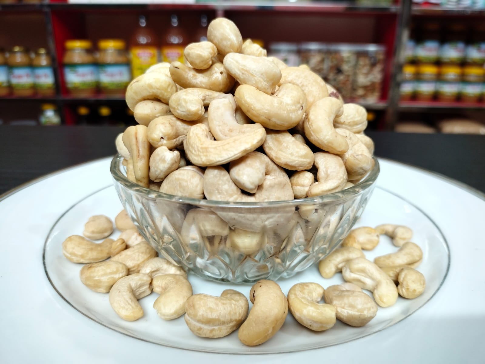 প্রিমিয়াম কাজুবাদাম — Premium Cashew Nuts | 1KG
