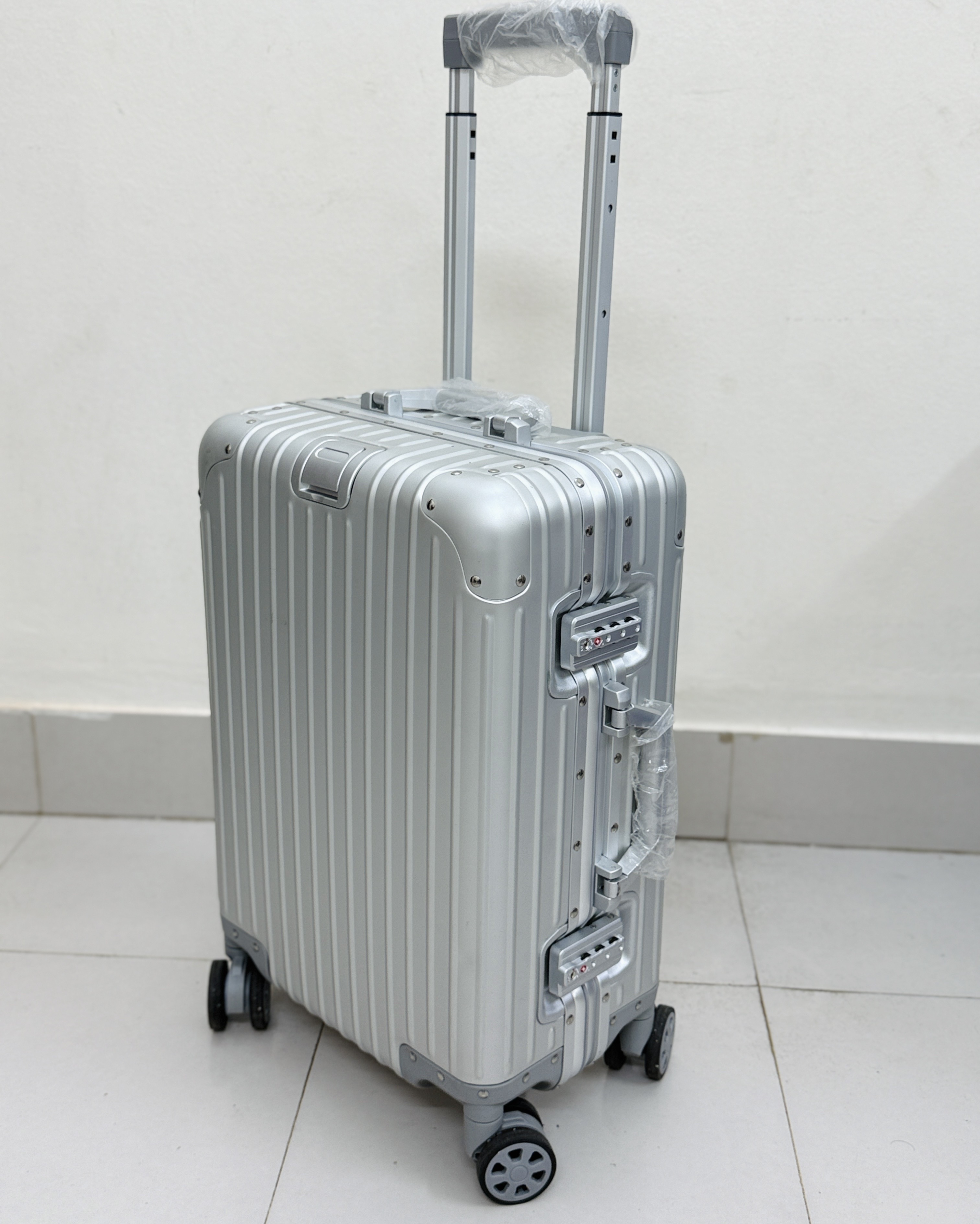 full body aluminium luggage 20 inchi