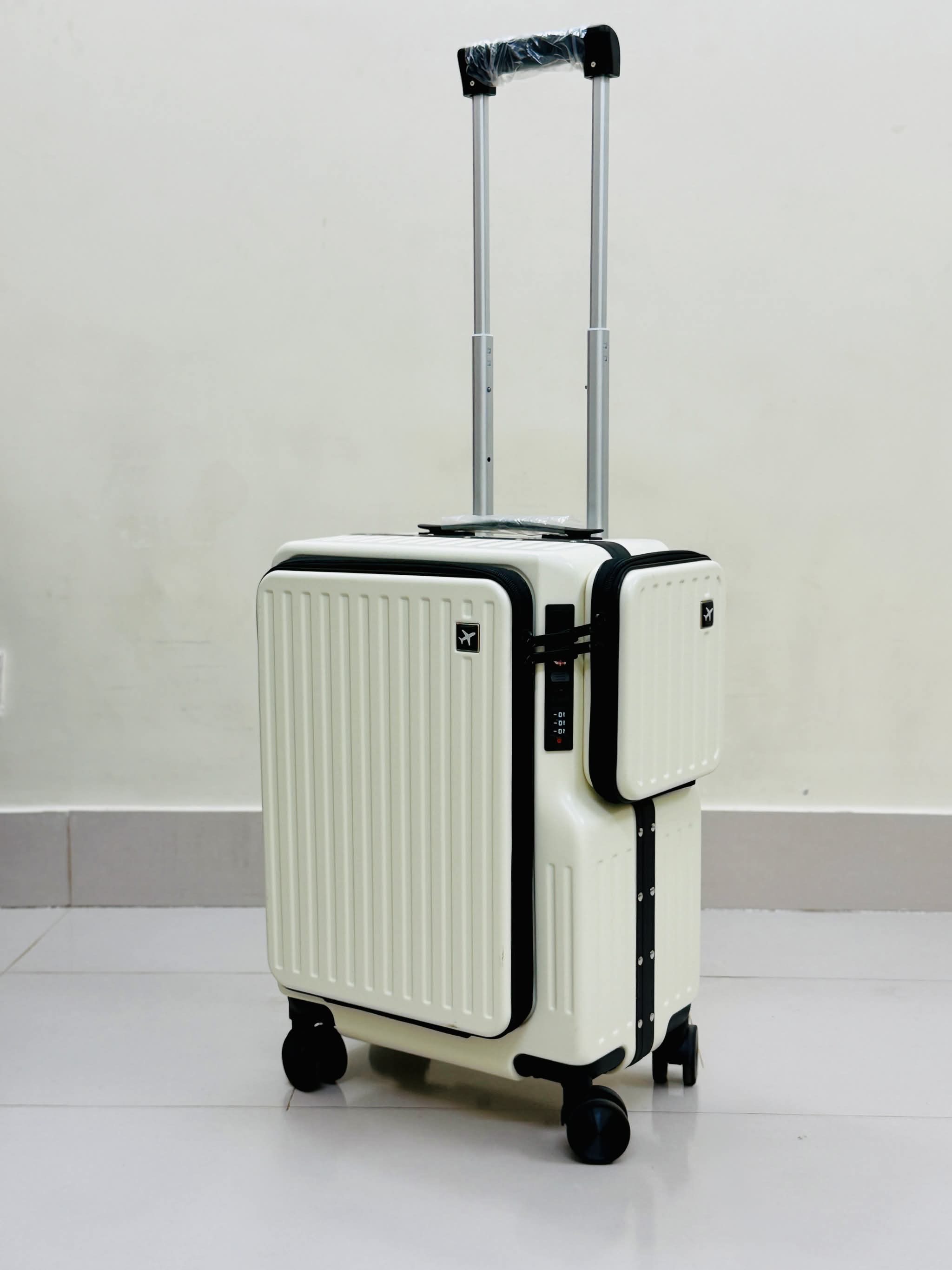premium multifunctional side pokect 20 inchi luggage_img_1