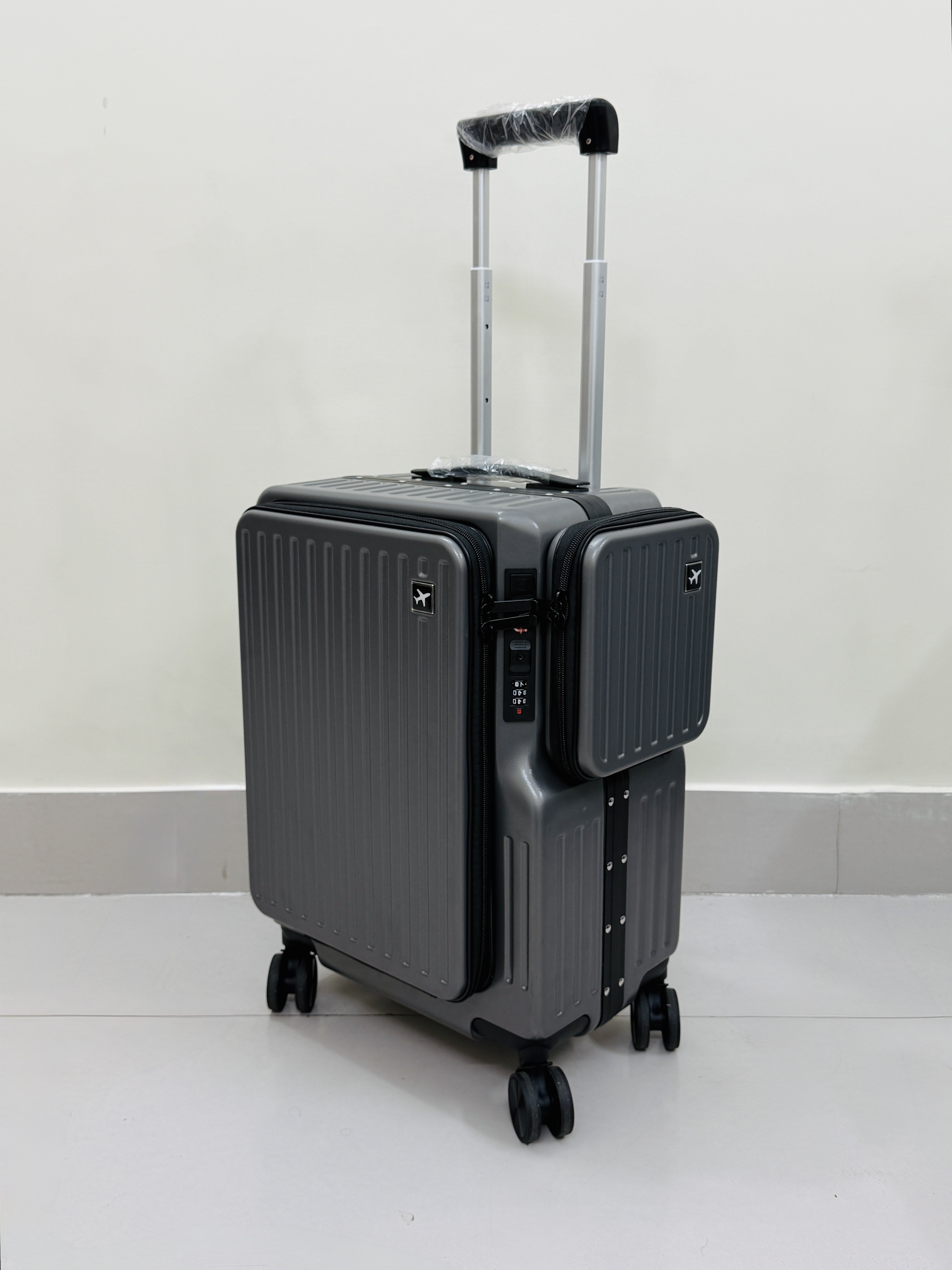 premium multifunctional side pokect 20 inchi luggage