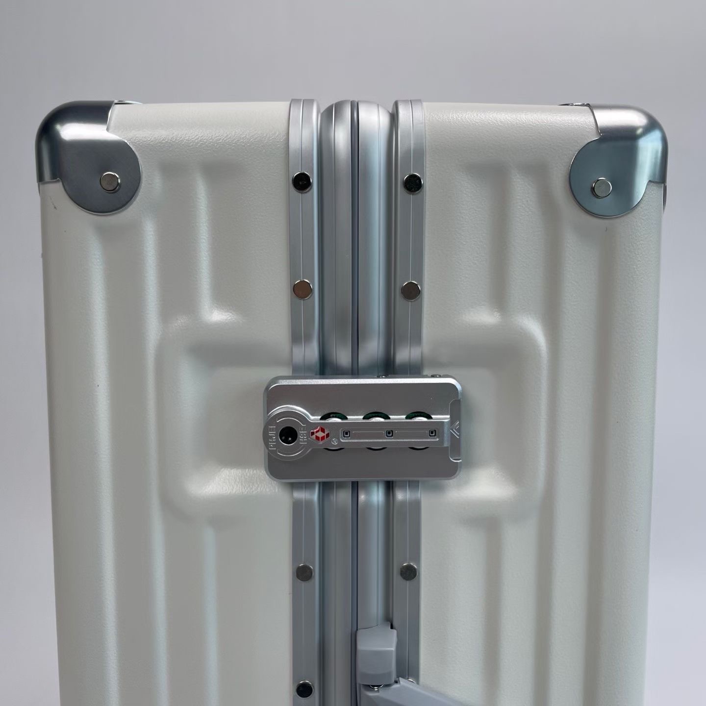 20/24/28 chinless premium lock 4 colour model 2_img_6