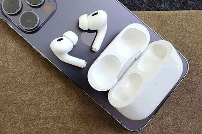 Wireless Bluetooth Earbuds with Charging Case thumbnail 3