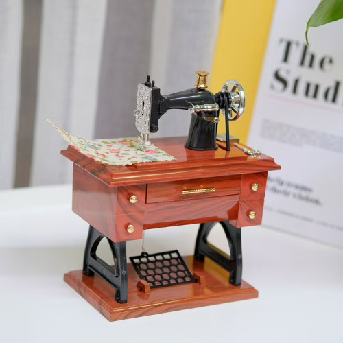 Vintage Style Mini Sewing Machine Decorative Showpiece_img_1