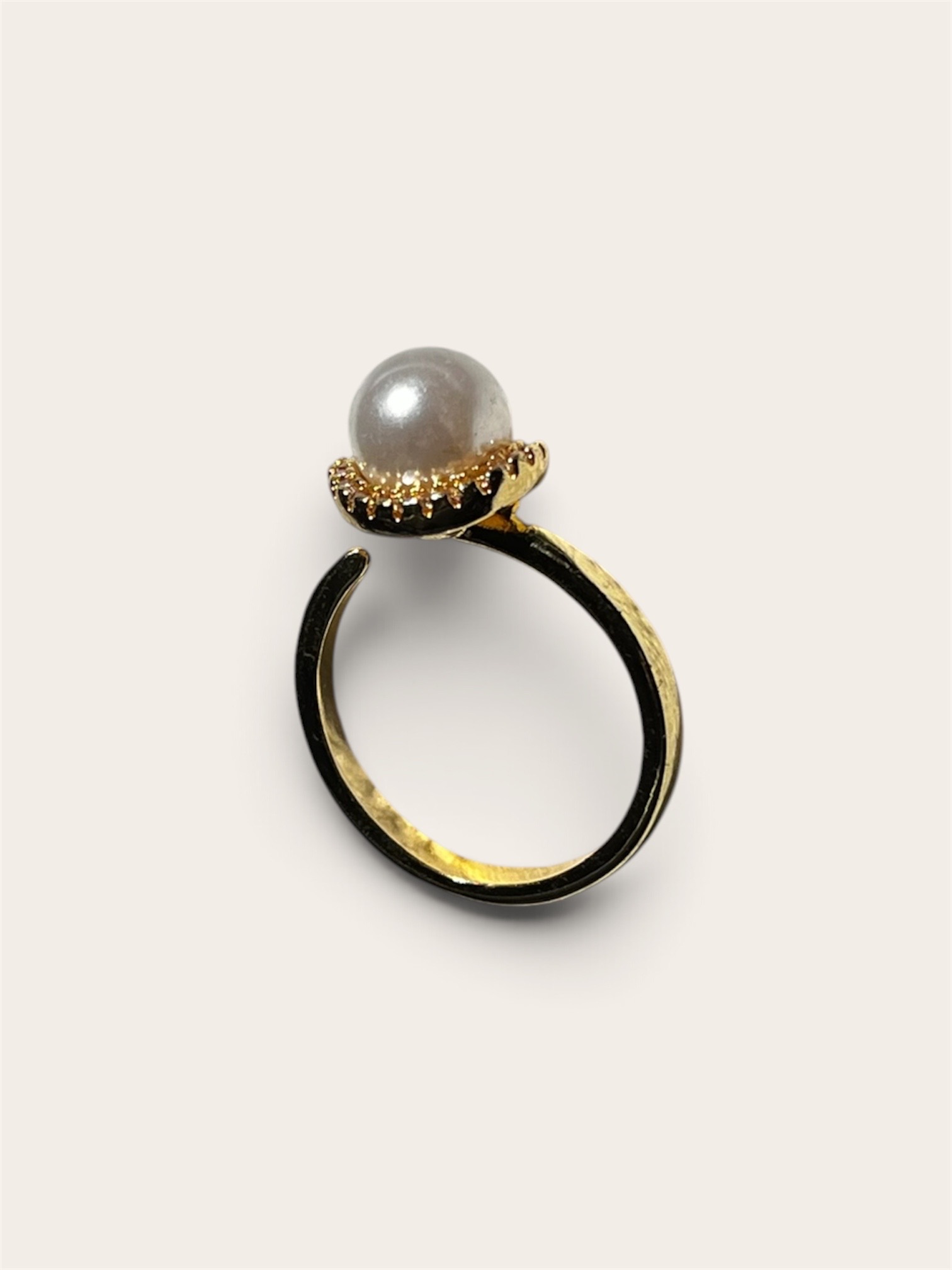 Pearl Halo Single-Layer Ring