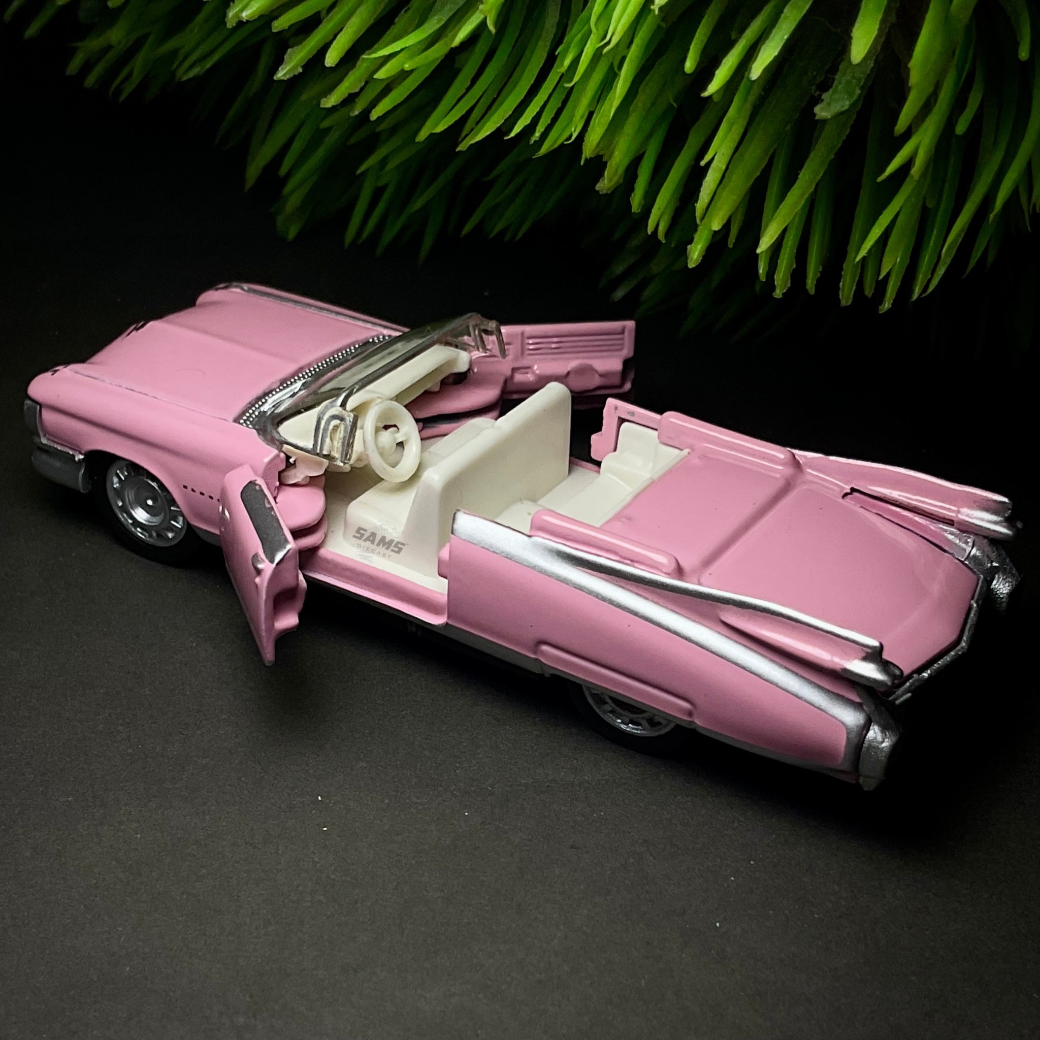 Bburago 1959 Cadillac Eldorado Biarritz thumbnail 4