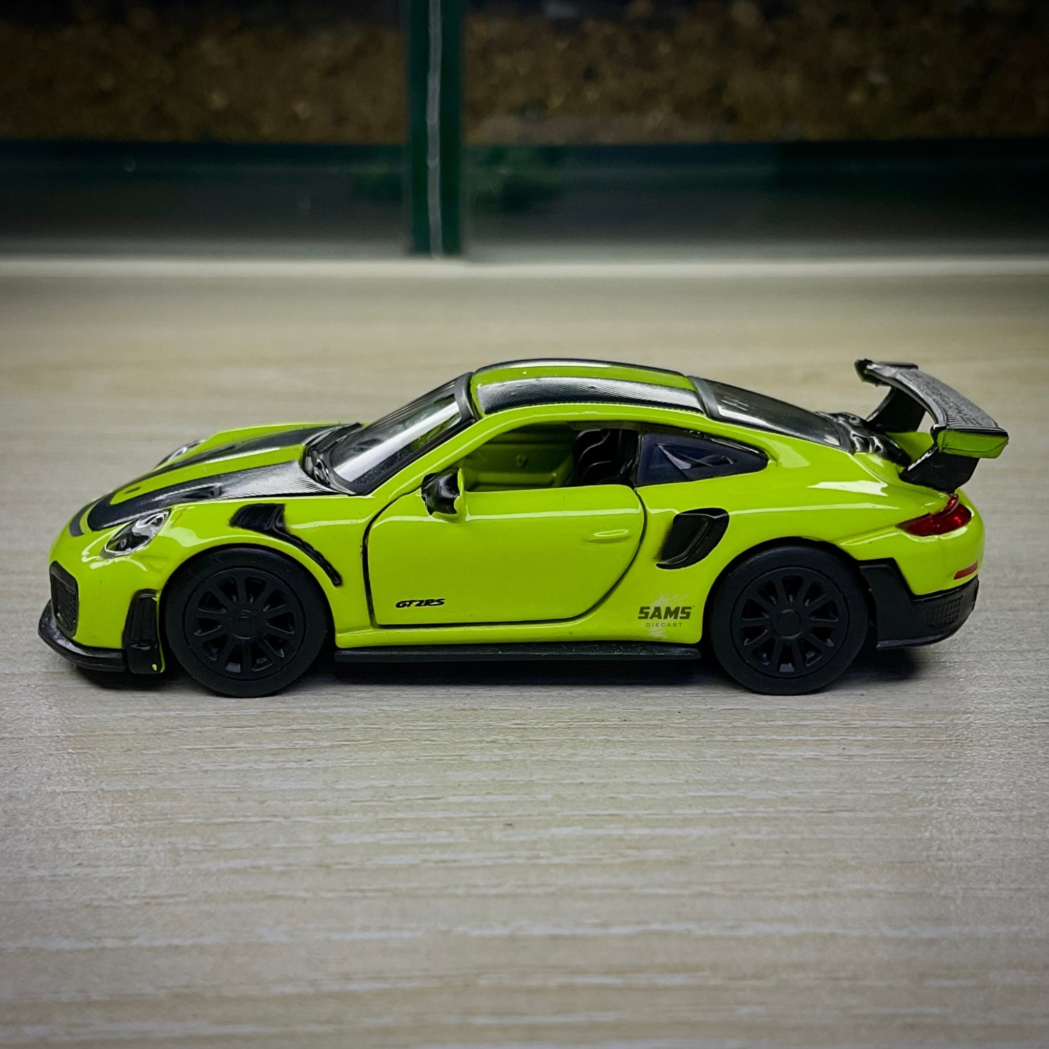 Bburago Porsche 911 GT2 RS thumbnail 2