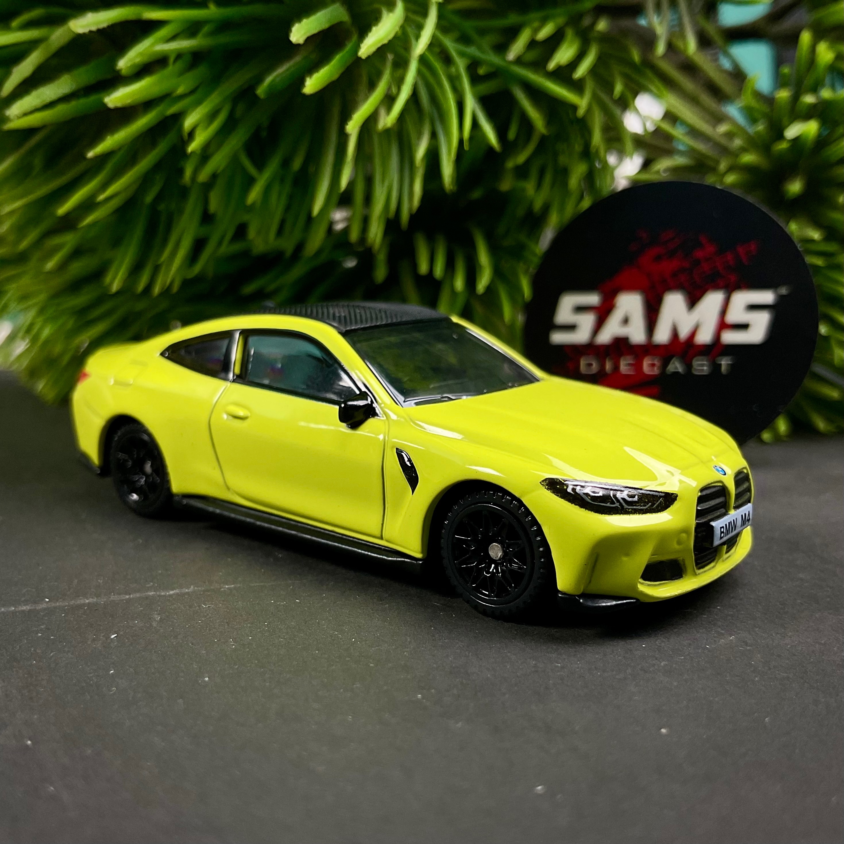 Pre-order || BMW M4 thumbnail 2