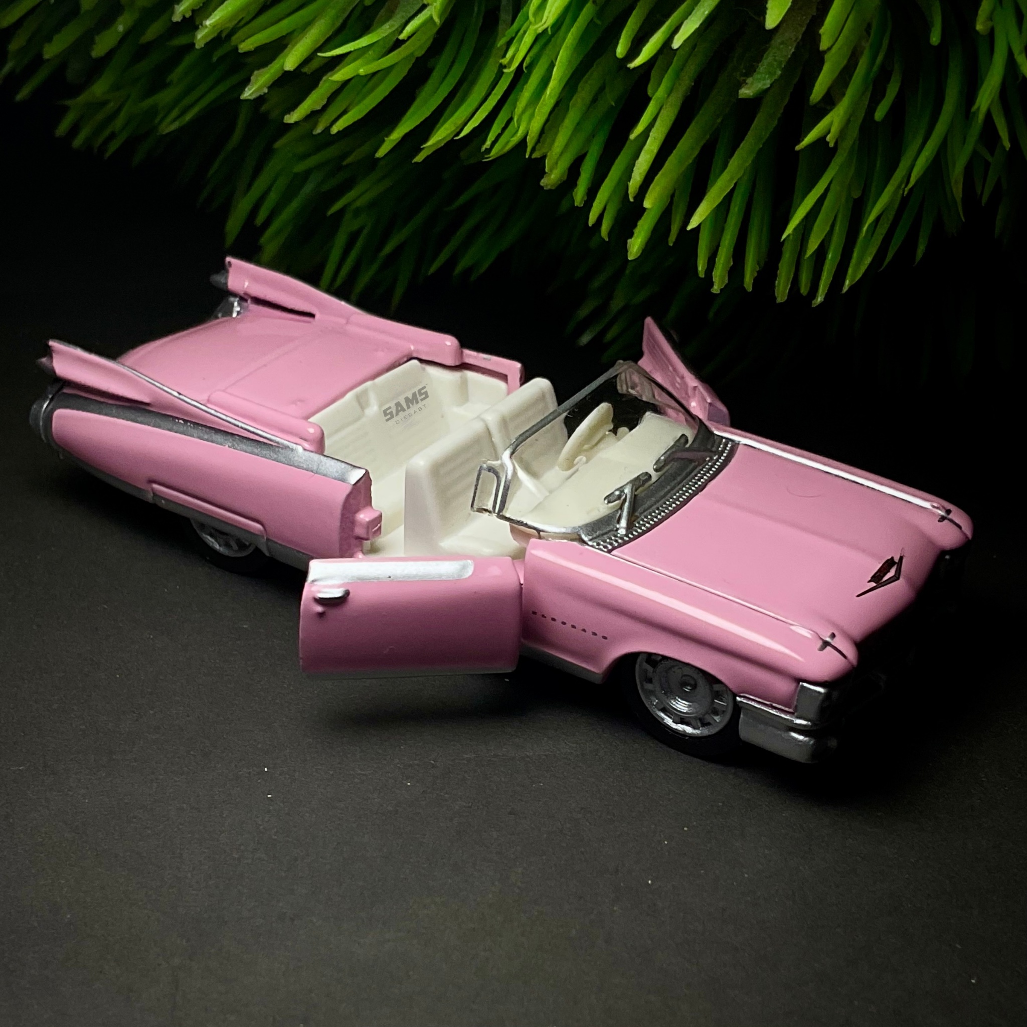 Bburago 1959 Cadillac Eldorado Biarritz thumbnail 3