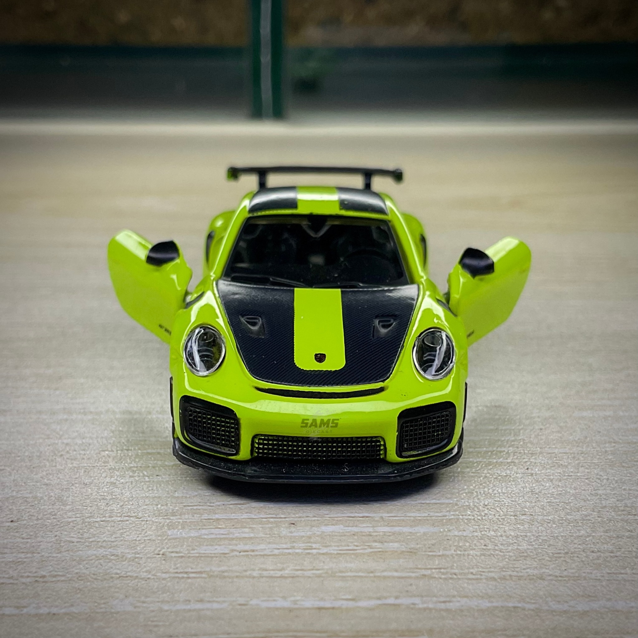 Bburago Porsche 911 GT2 RS thumbnail 3