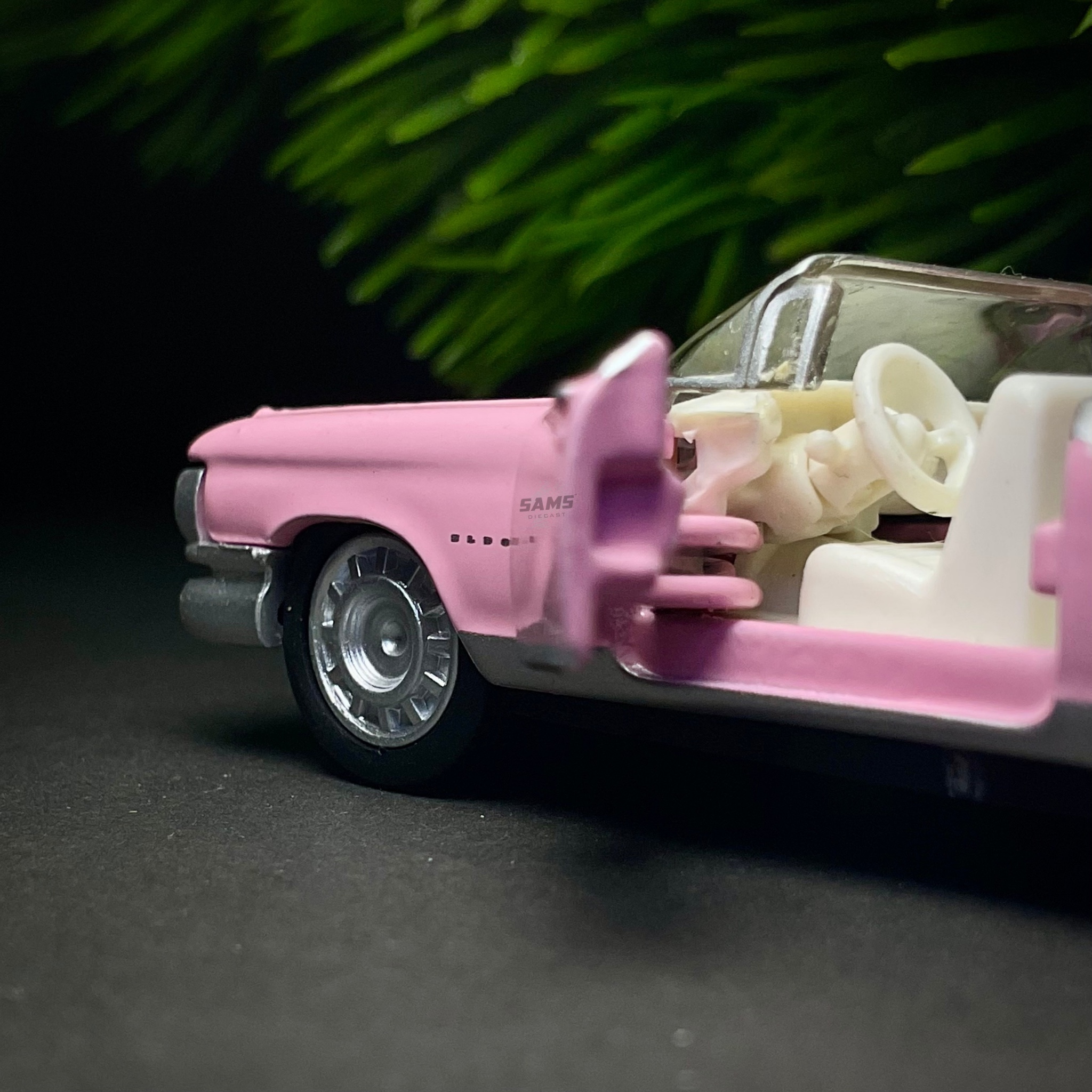 Bburago 1959 Cadillac Eldorado Biarritz thumbnail 6
