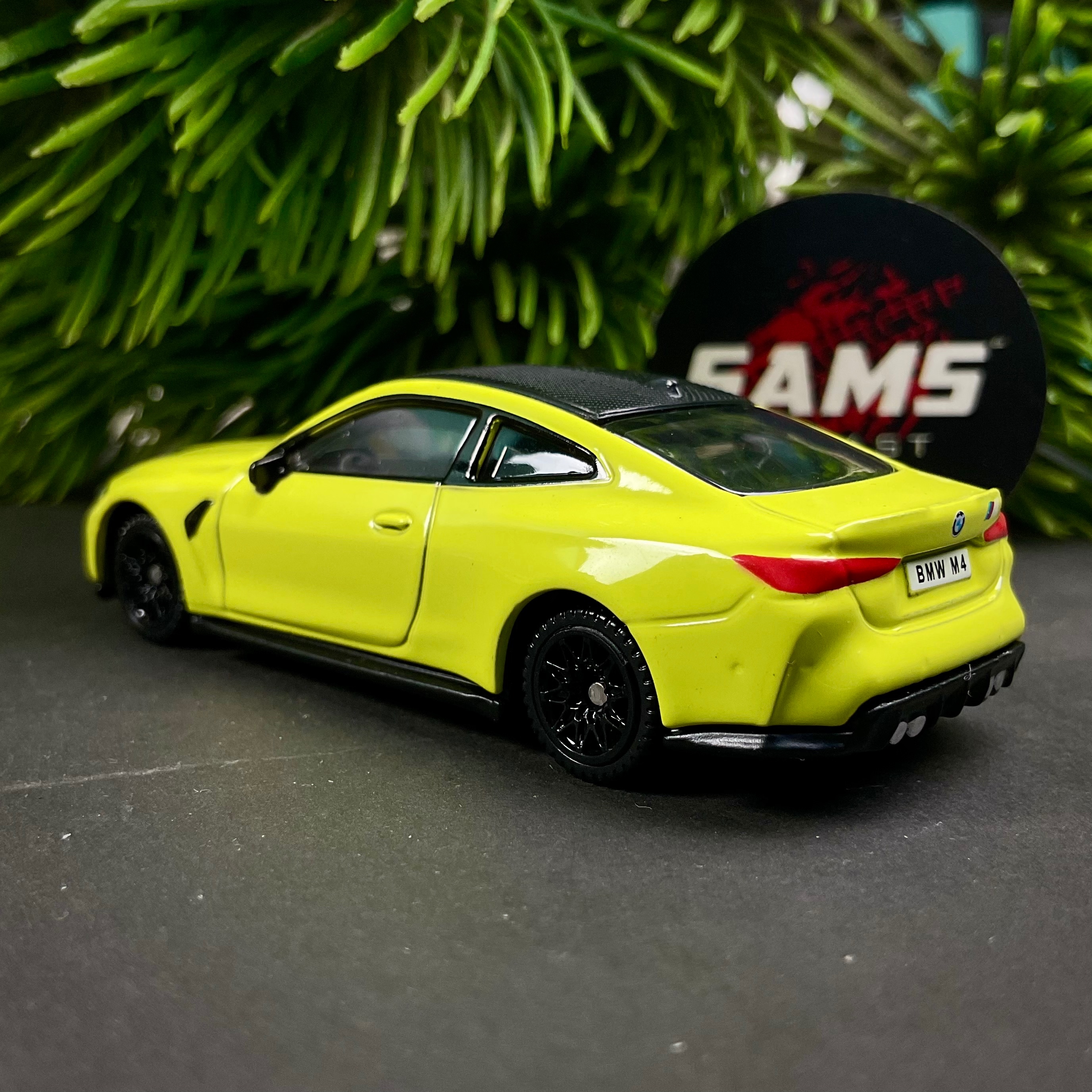 Pre-order || BMW M4 thumbnail 3