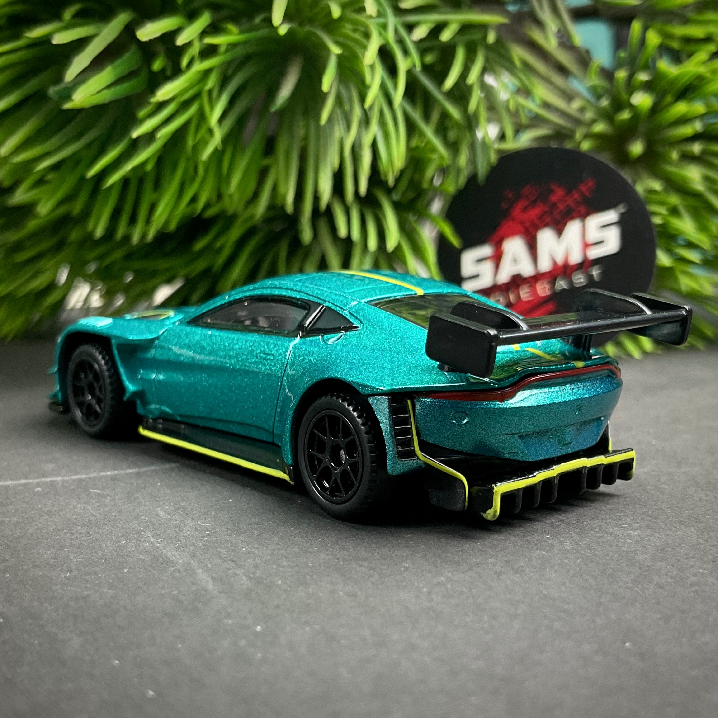Aston Martin Vantage GT3 thumbnail 3