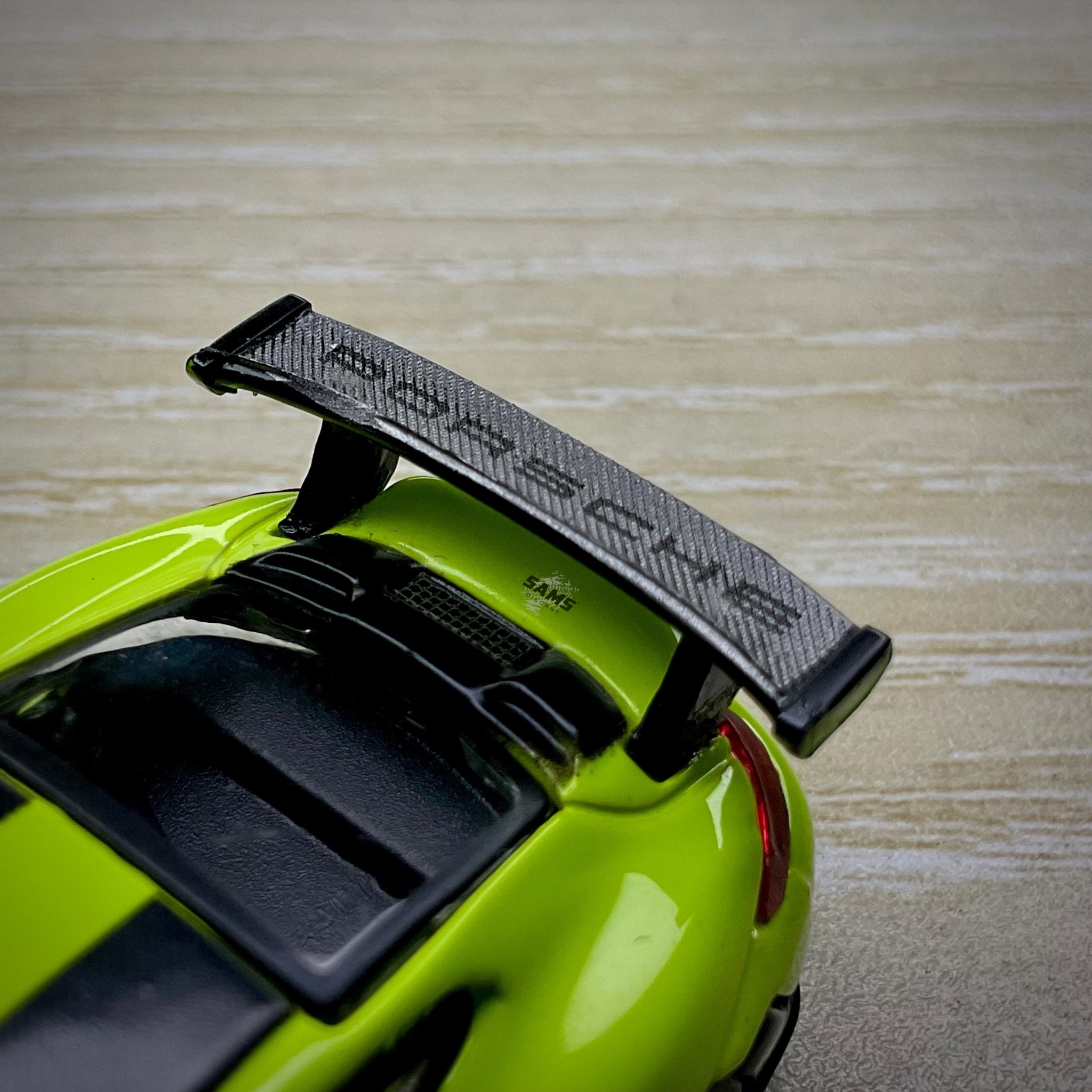 Bburago Porsche 911 GT2 RS thumbnail 5