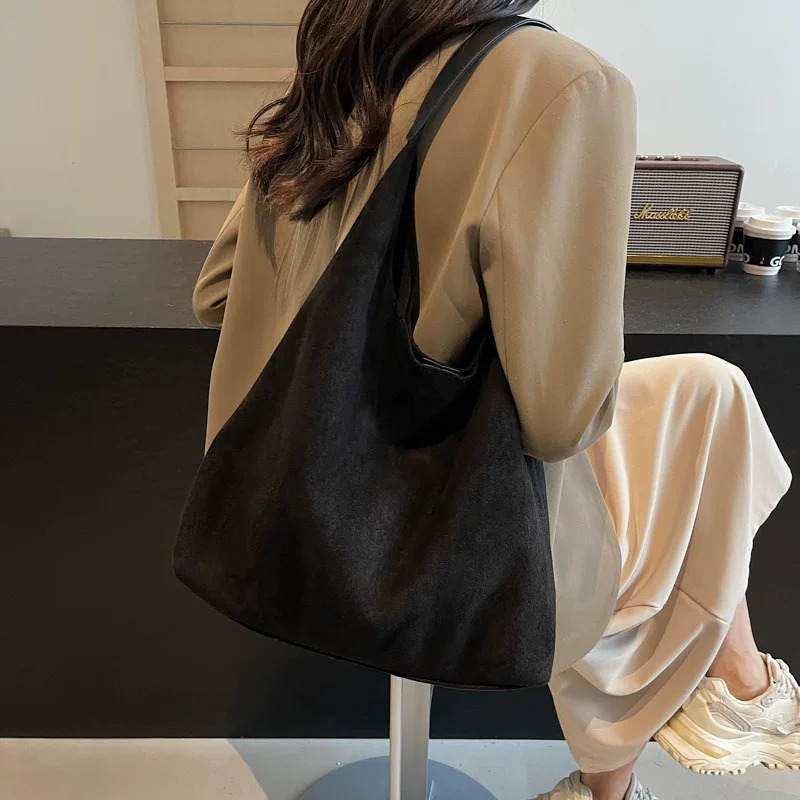 Retro Large-Capacity Women’s Hobo Shoulder Tote Bag thumbnail 4
