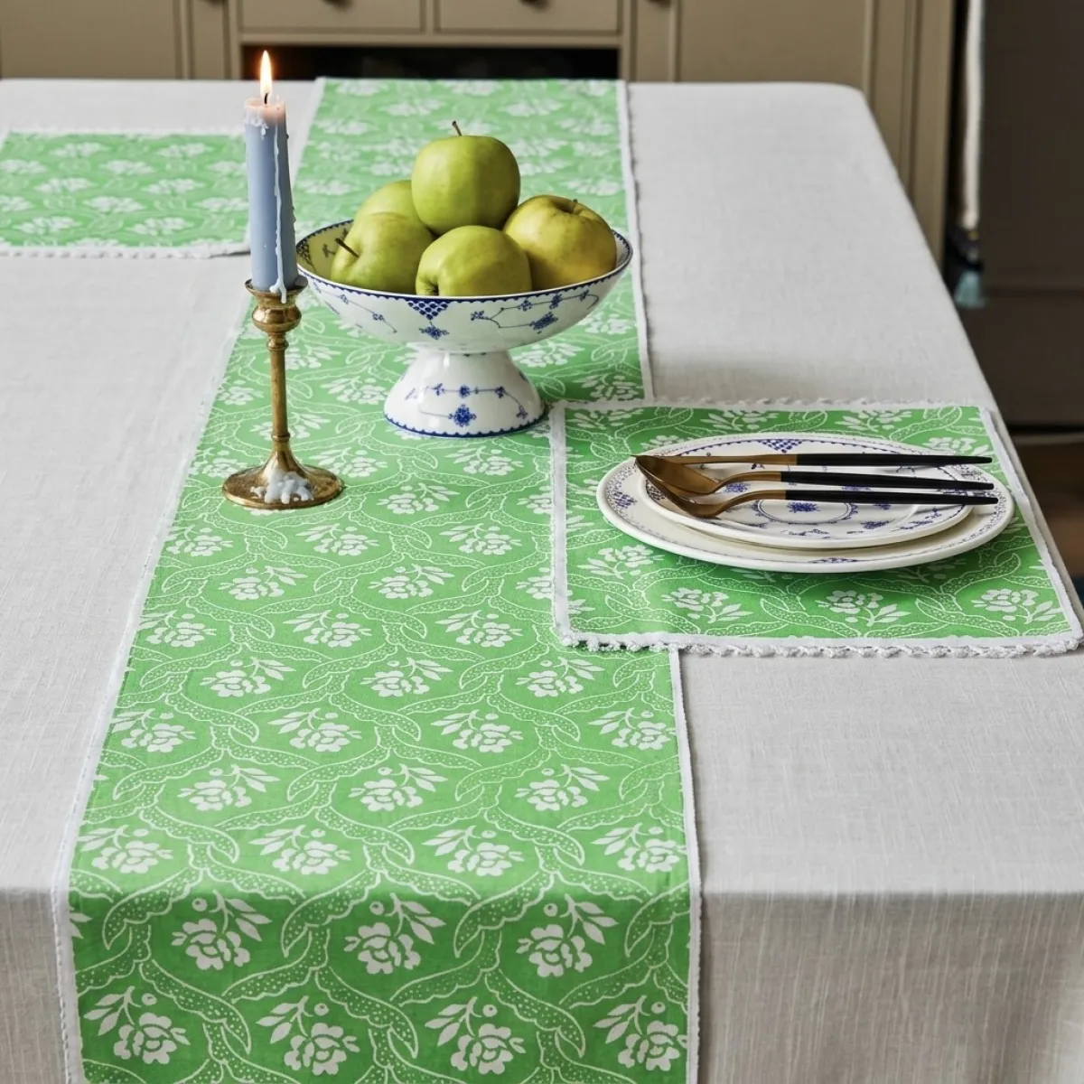 Roshni – Printed Table Runner & 4 Placemat Set