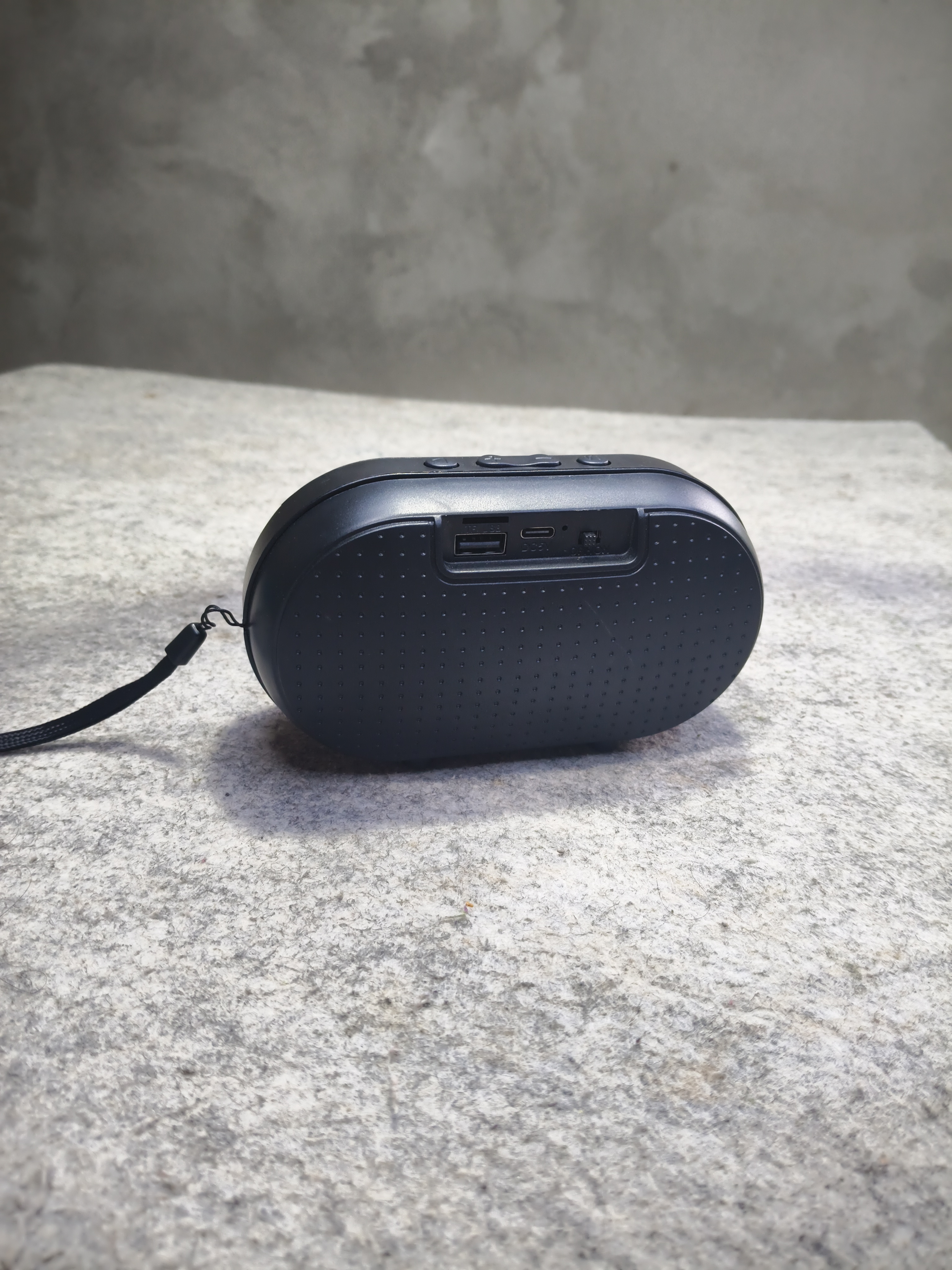 W15 Bluetooth Portable Wireless Speaker_img_2