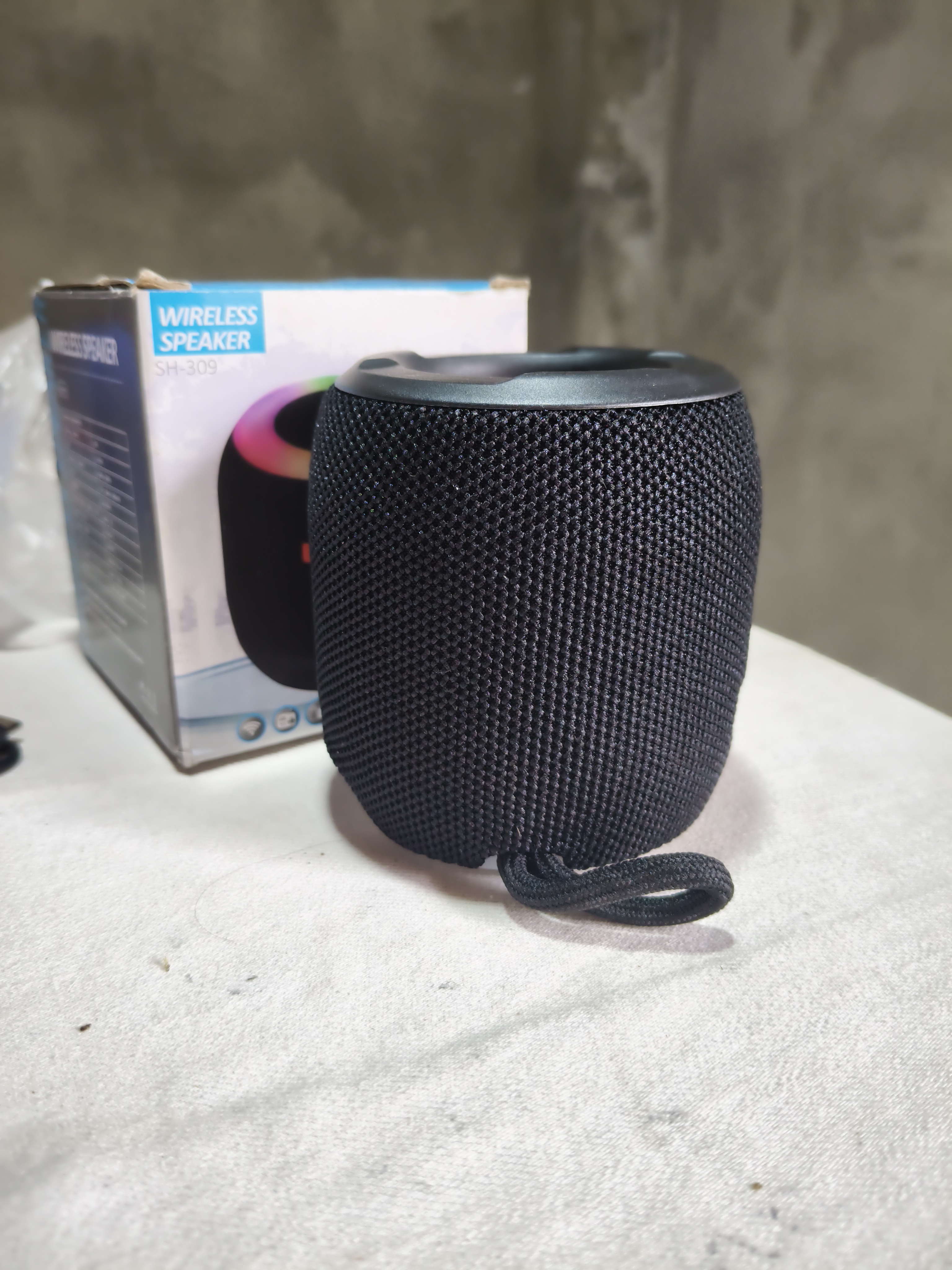 SH-309 Wireless Bluetooth Speaker Colorful RGB Night Light Outdoor Convenient Fabric Small Subwoofer Mini Speaker