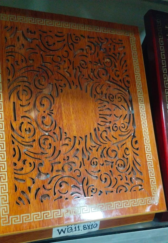 Wooden Laser Box Crest - Model thumbnail 2