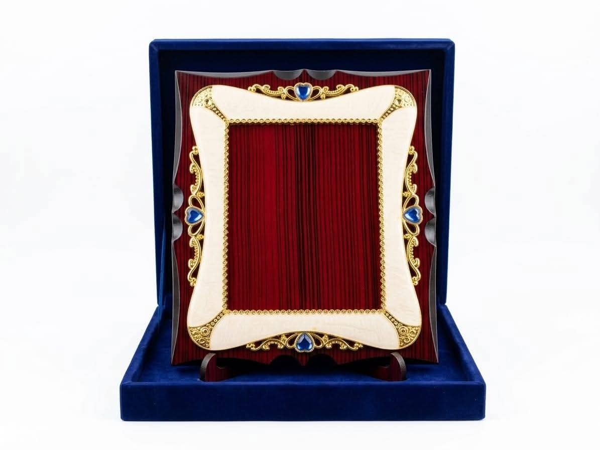 Velvet Box Crest thumbnail 3
