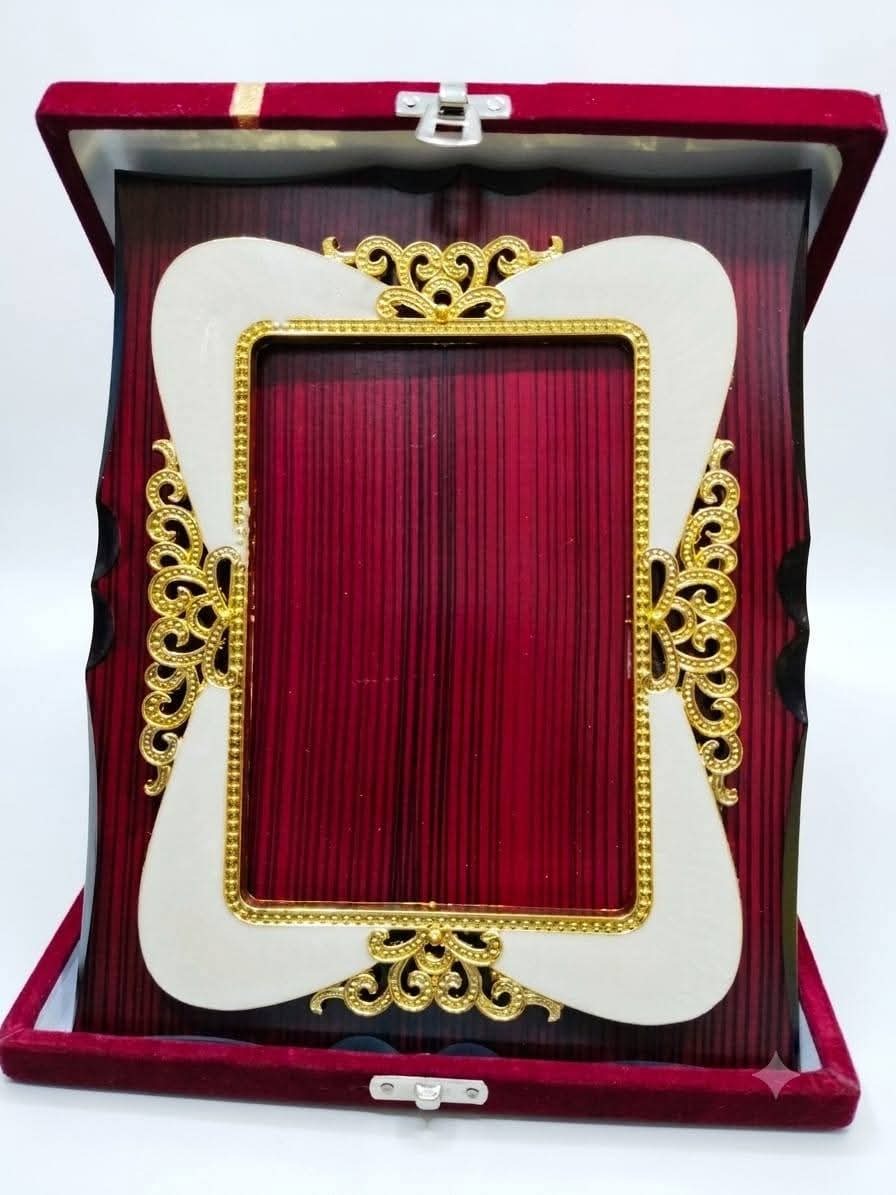 Velvet Box Crest thumbnail 4