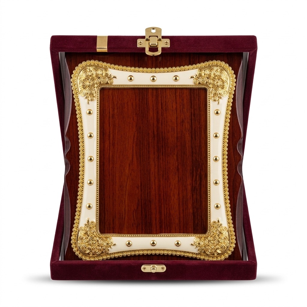 Velvet Box Crest thumbnail 2