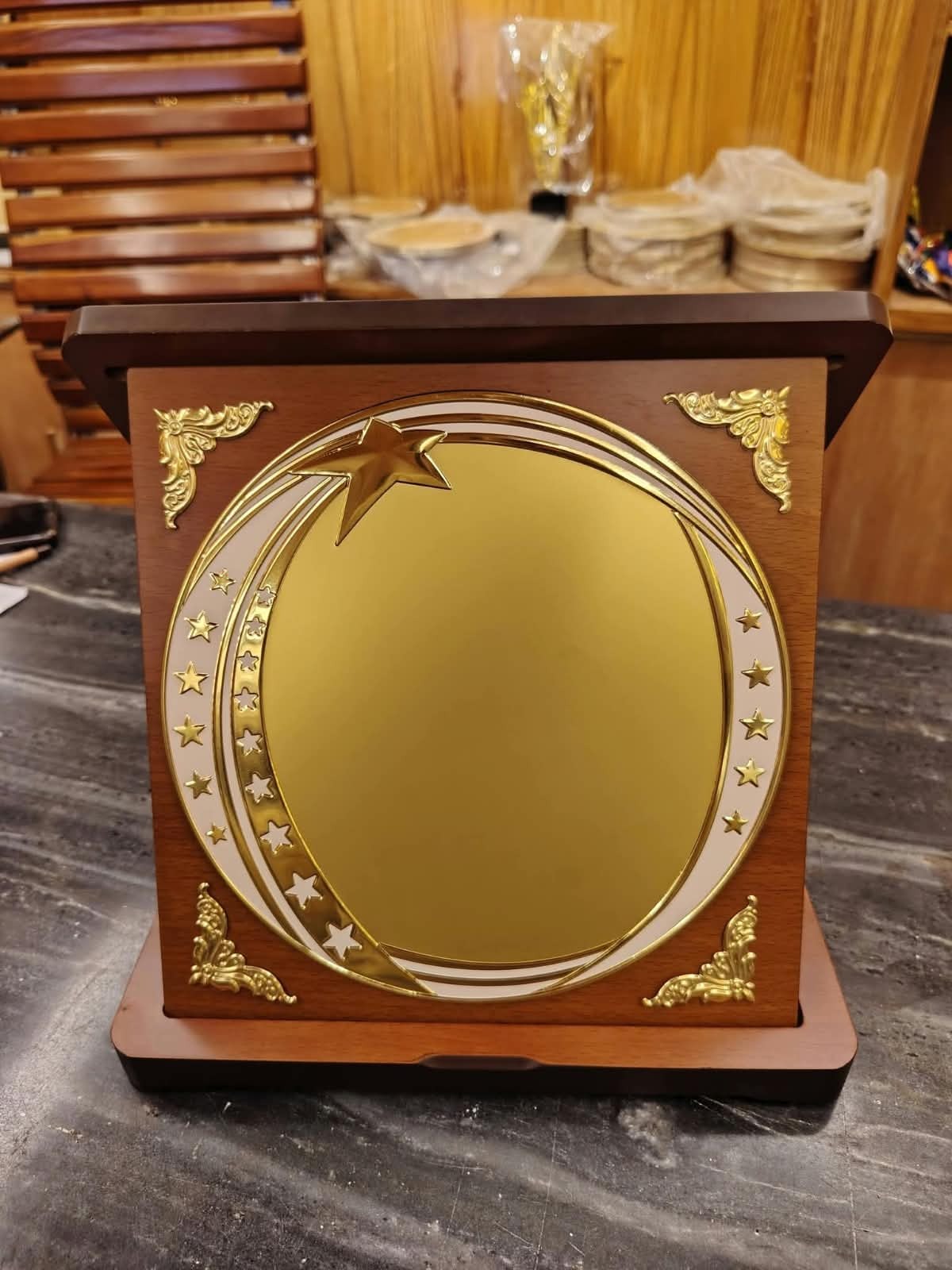 Wooden  Box Crest - Model AM - 11D15