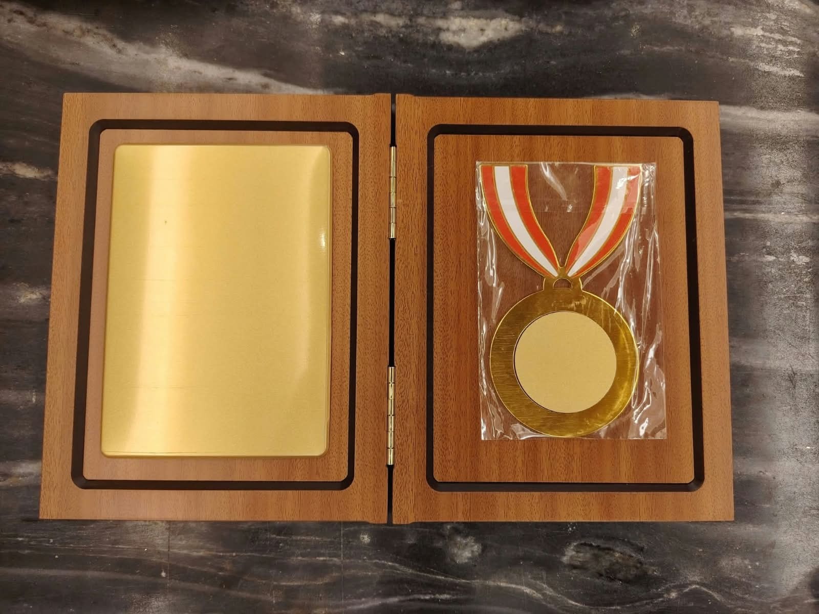 Wooden  Box Crest - Model - D16 thumbnail 4