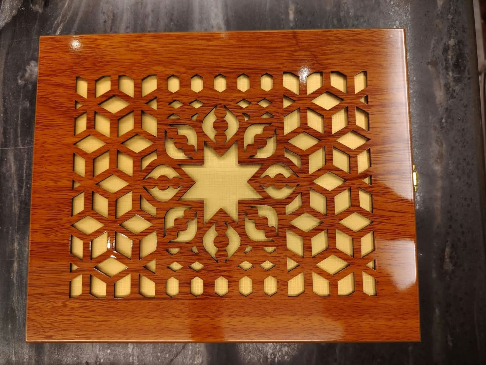 Wooden Laser Box Crest - Model thumbnail 14