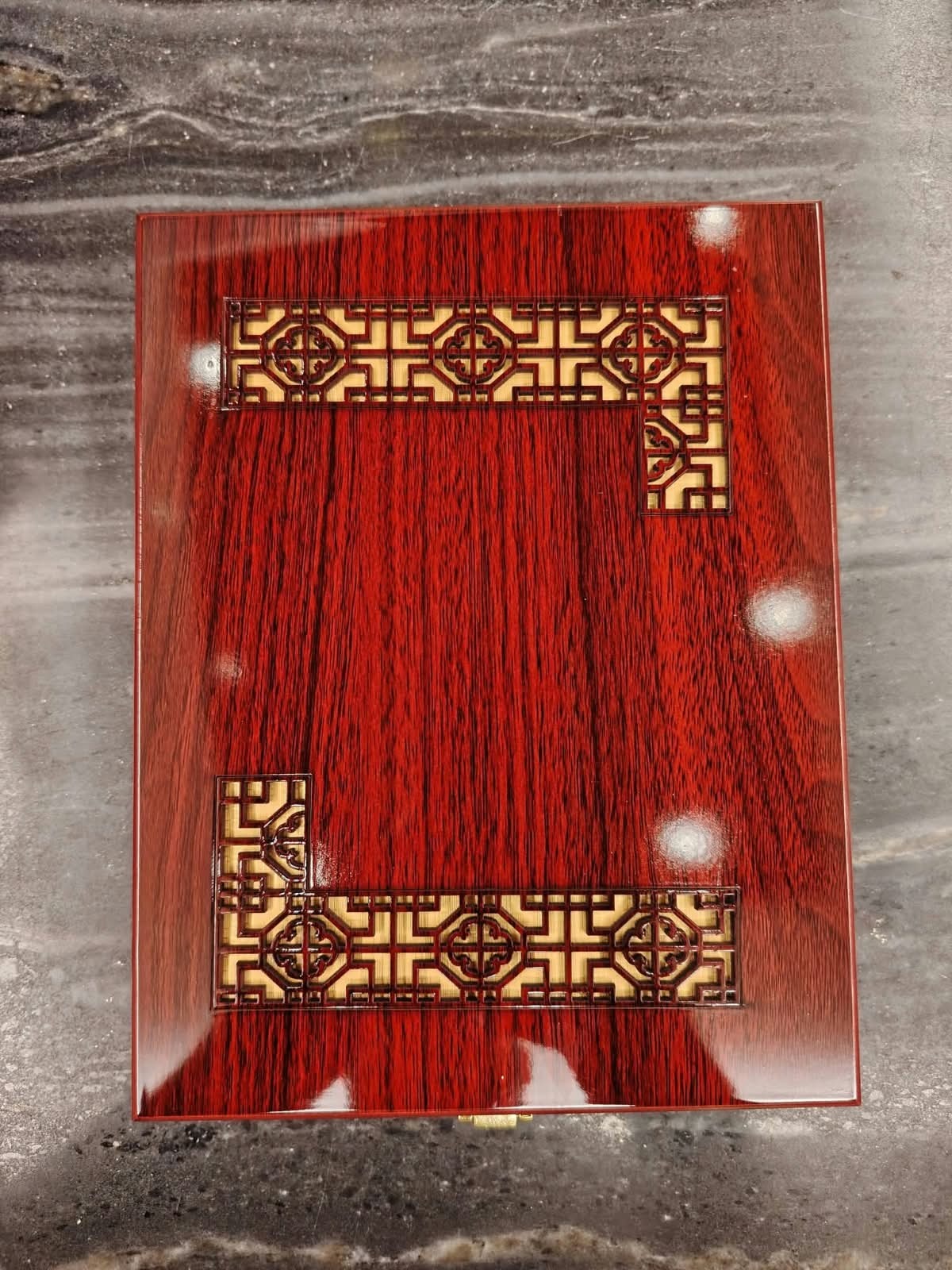 Wooden Laser Box Crest - Model thumbnail 2
