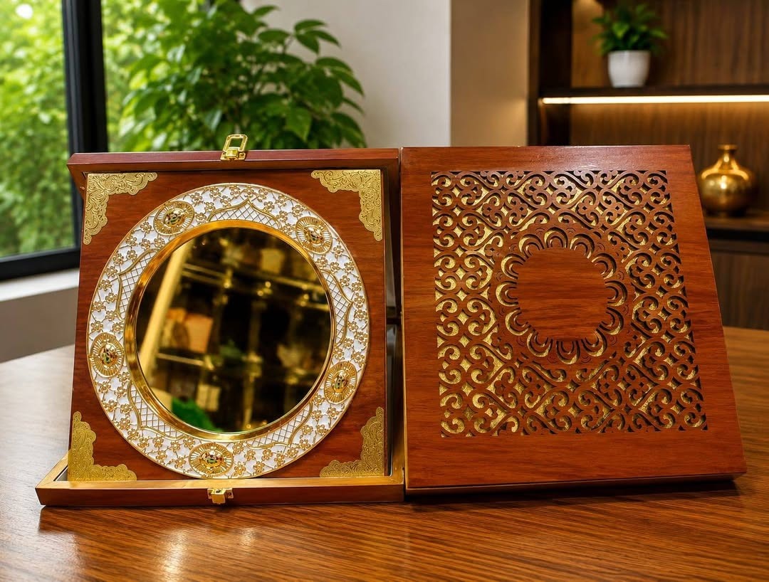 Wooden Box Crest - Model - D16