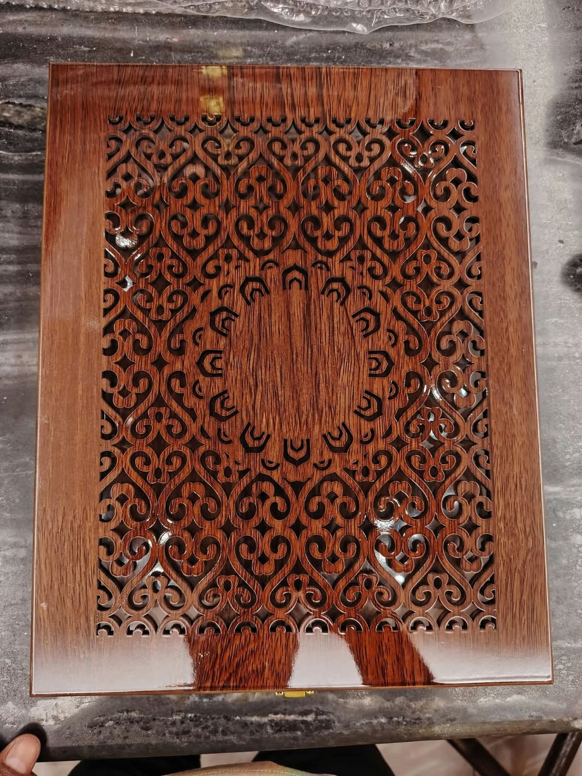 Wooden Laser Box Crest - Model thumbnail 4