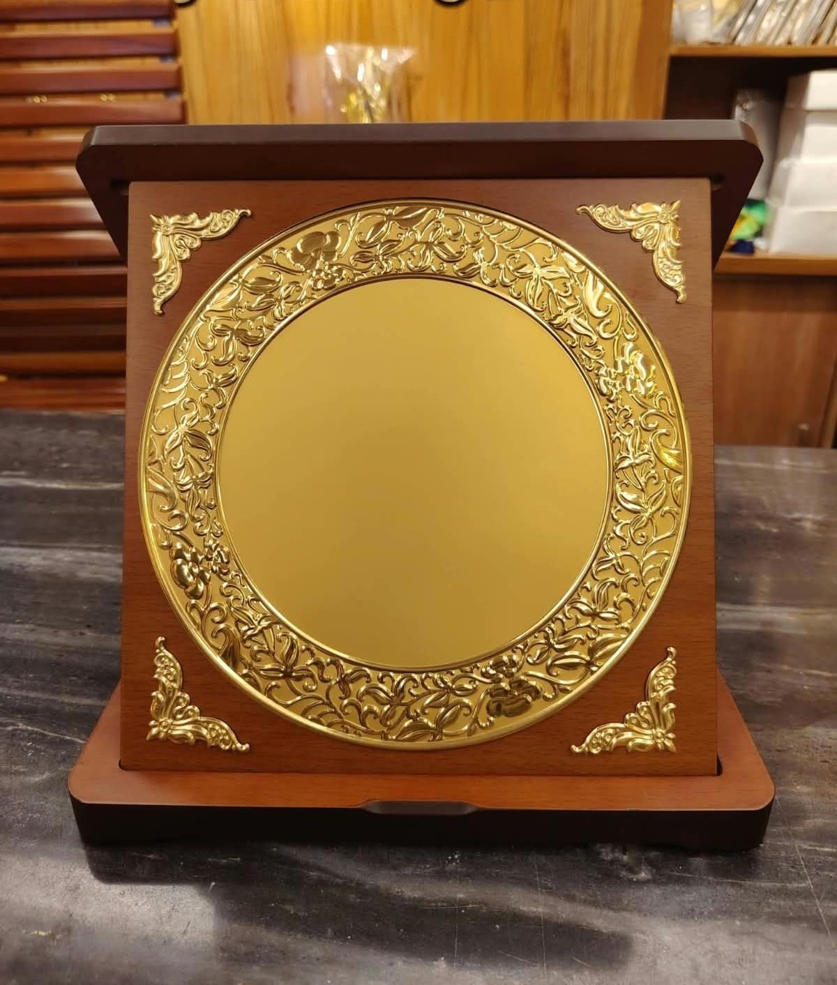 Wooden  Box Crest - Model AM - 11D15