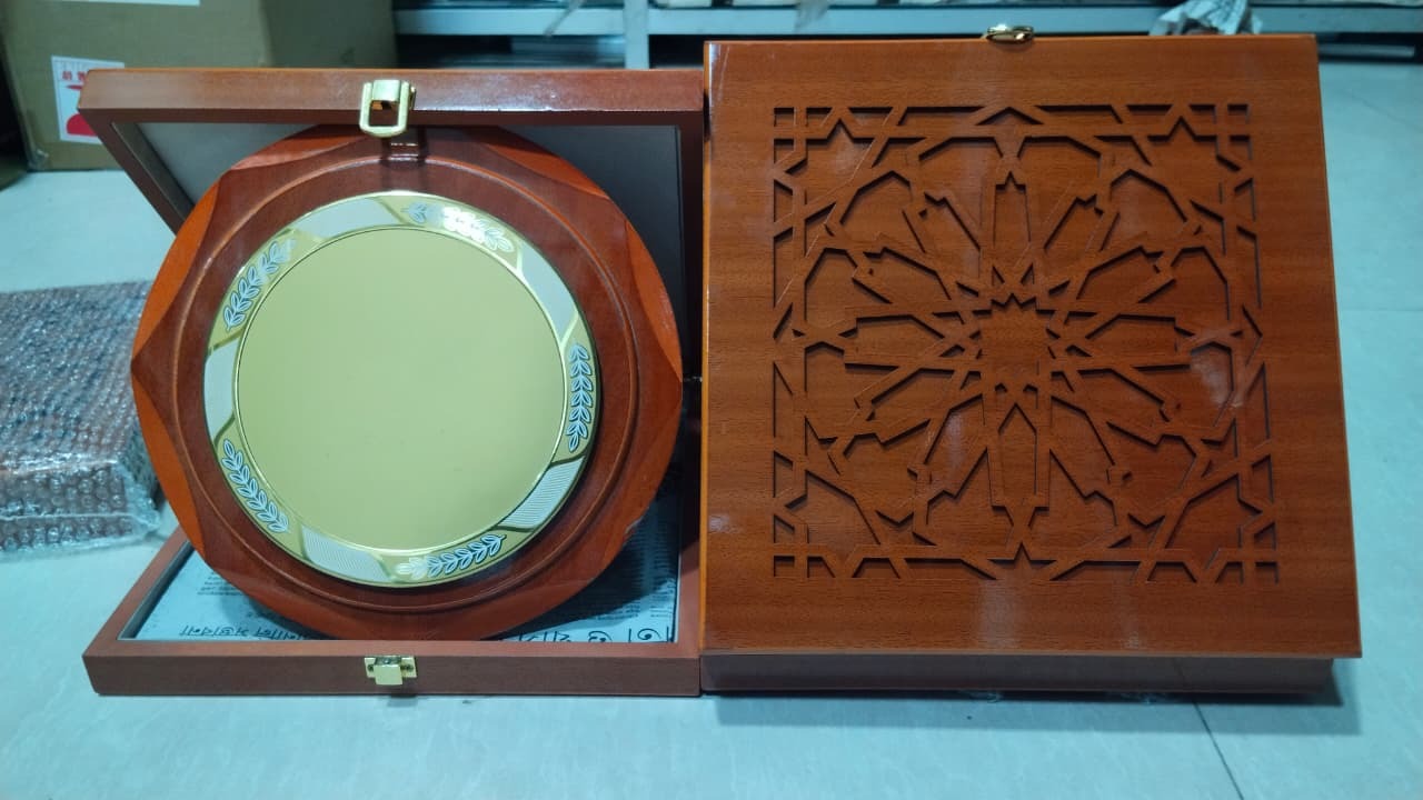 Wooden  Box Crest - Model - D16 thumbnail 4