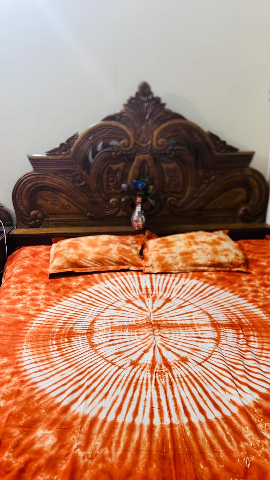 Dye Batik Printed King Size Bed Sheet with 2 Stitched Pillow Covers_img_1