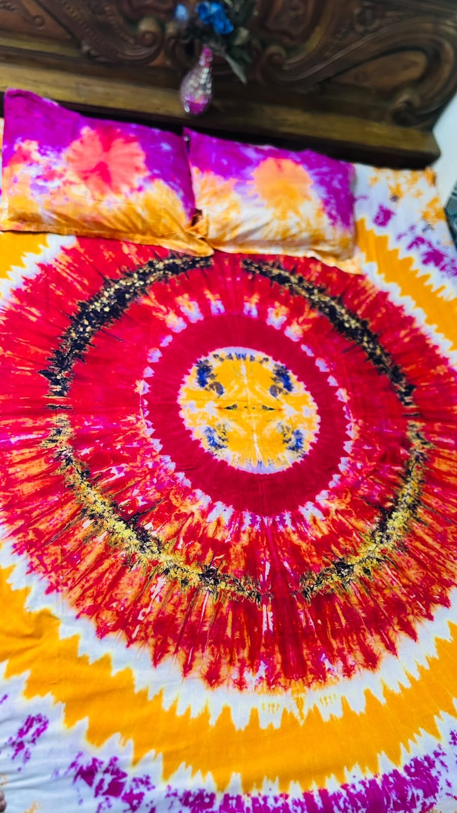 Dye Batik Printed King Size Bed Sheet with 2 Stitched Pillow Covers_img_1