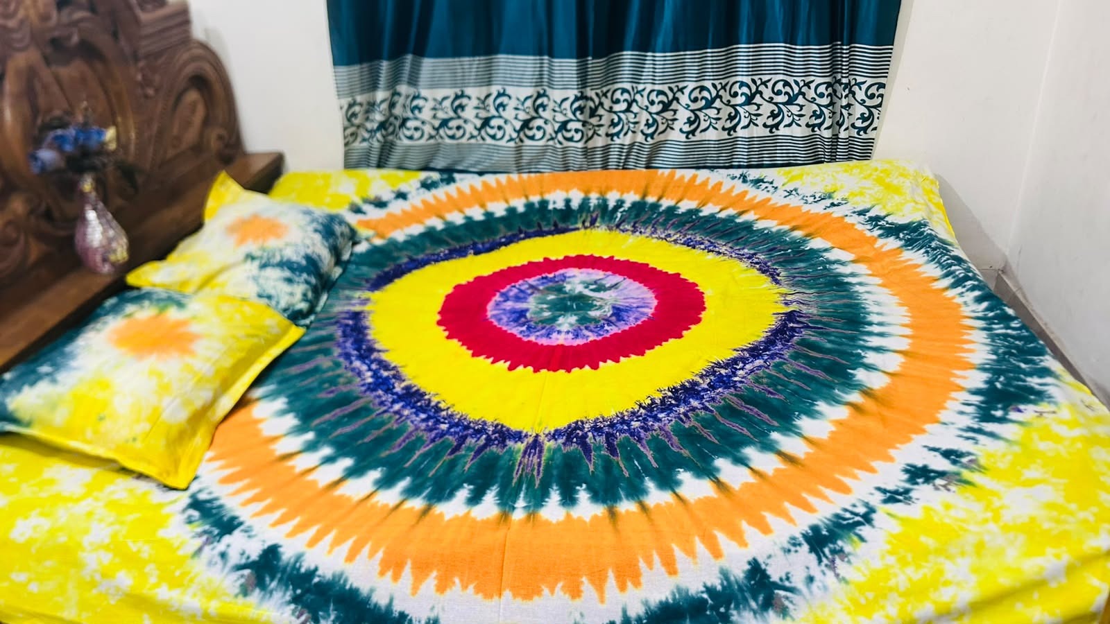 Dye Batik Printed King Size Bed Sheet with 2 Stitched Pillow Covers_img_2