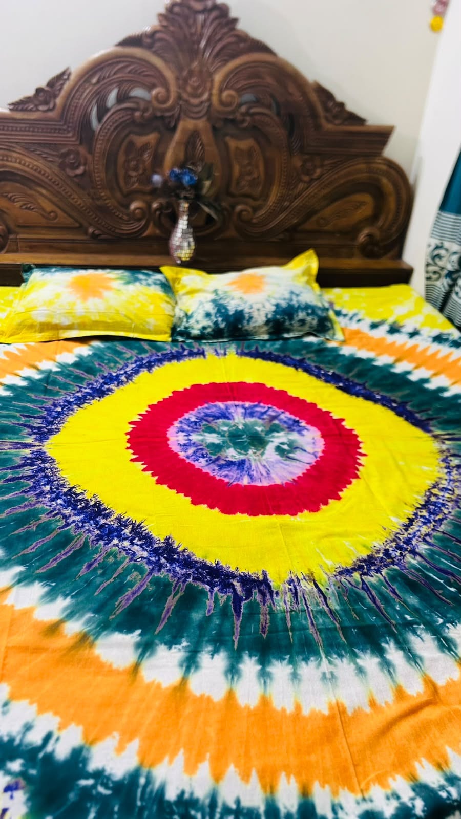 Dye Batik Printed King Size Bed Sheet with 2 Stitched Pillow Covers_img_1
