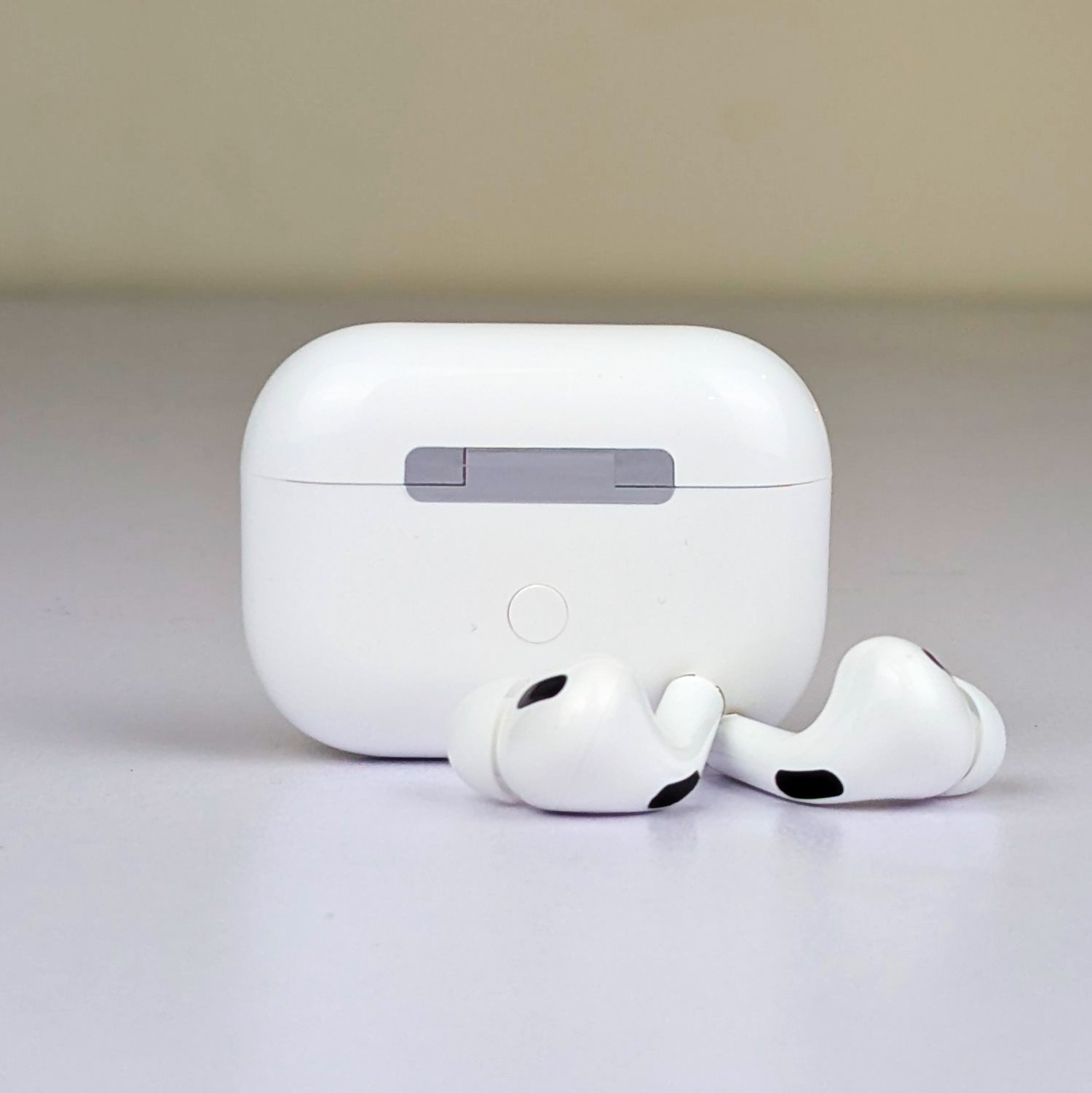 OnePlus AirRO3 True Wireless Bluetooth Earbuds – Noise Reduction TWS Earphones with 360mAh Battery & Clear Sound (White)_img_6