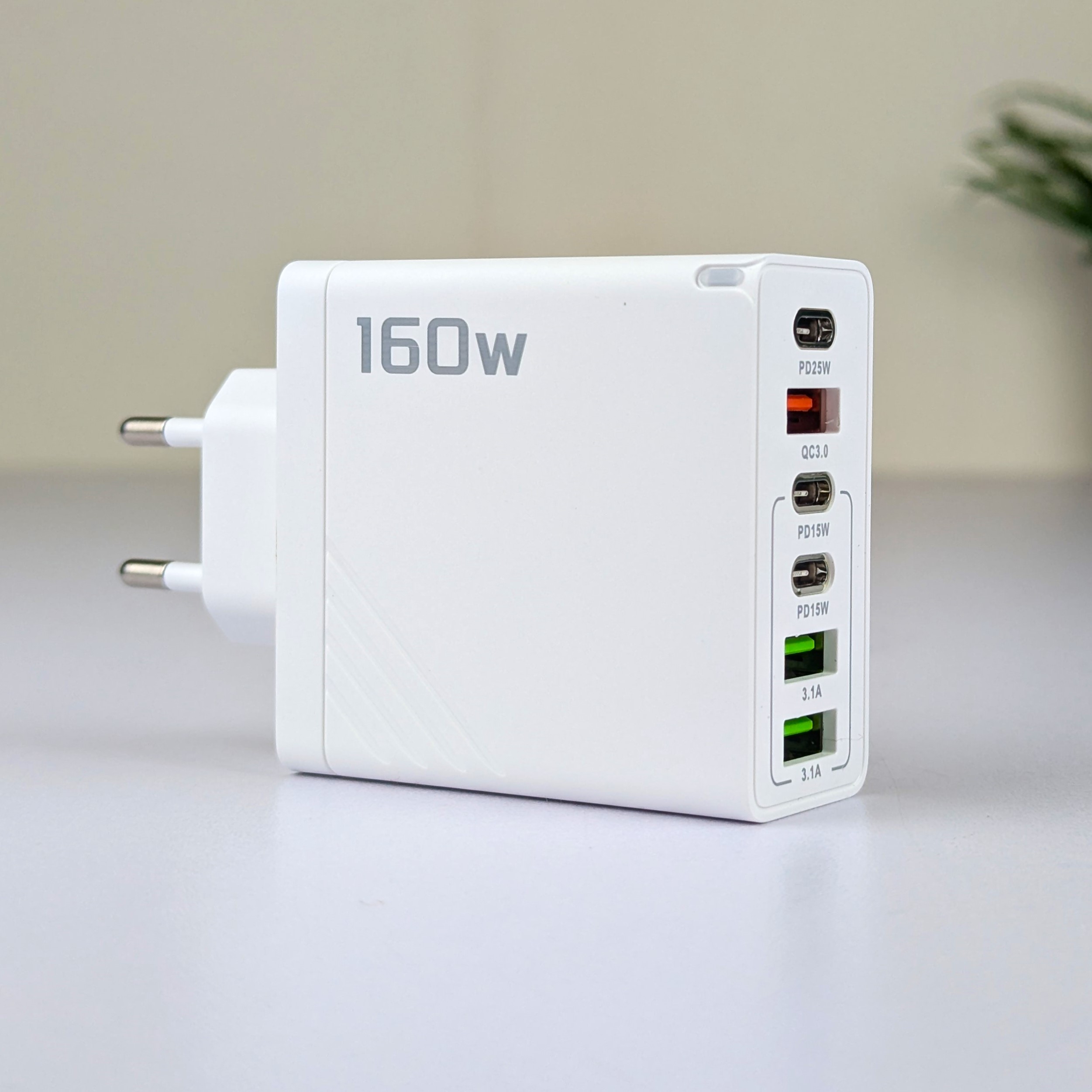 160W Super Fast Multi-Adapter: Ultimate GaN Charger with 6 Ports & Lightning Cable_img_3